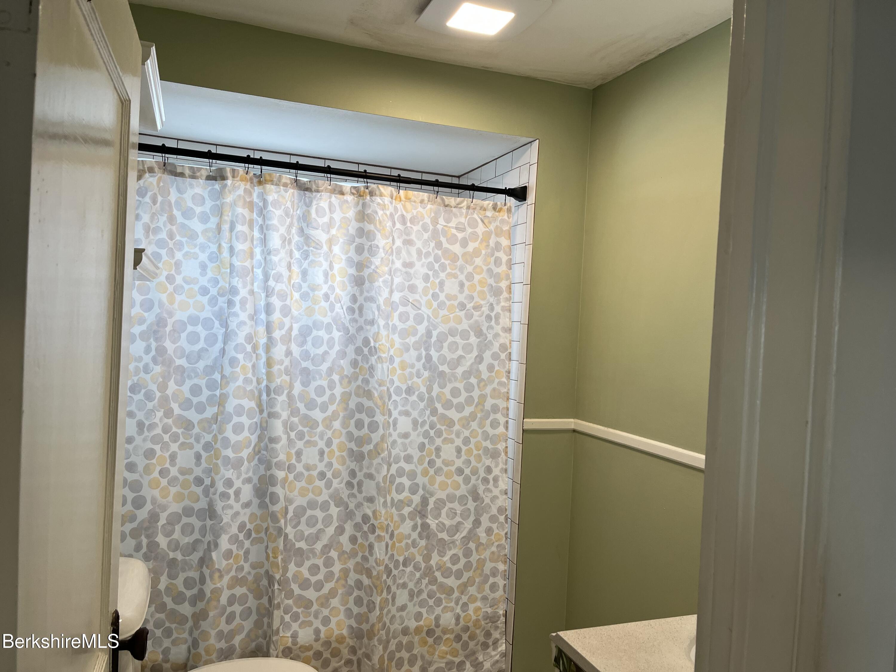 Pittsfield, Massachusetts 01201, United States, 3 Bedrooms Bedrooms, ,1 BathroomBathrooms,Residential,Active,84238