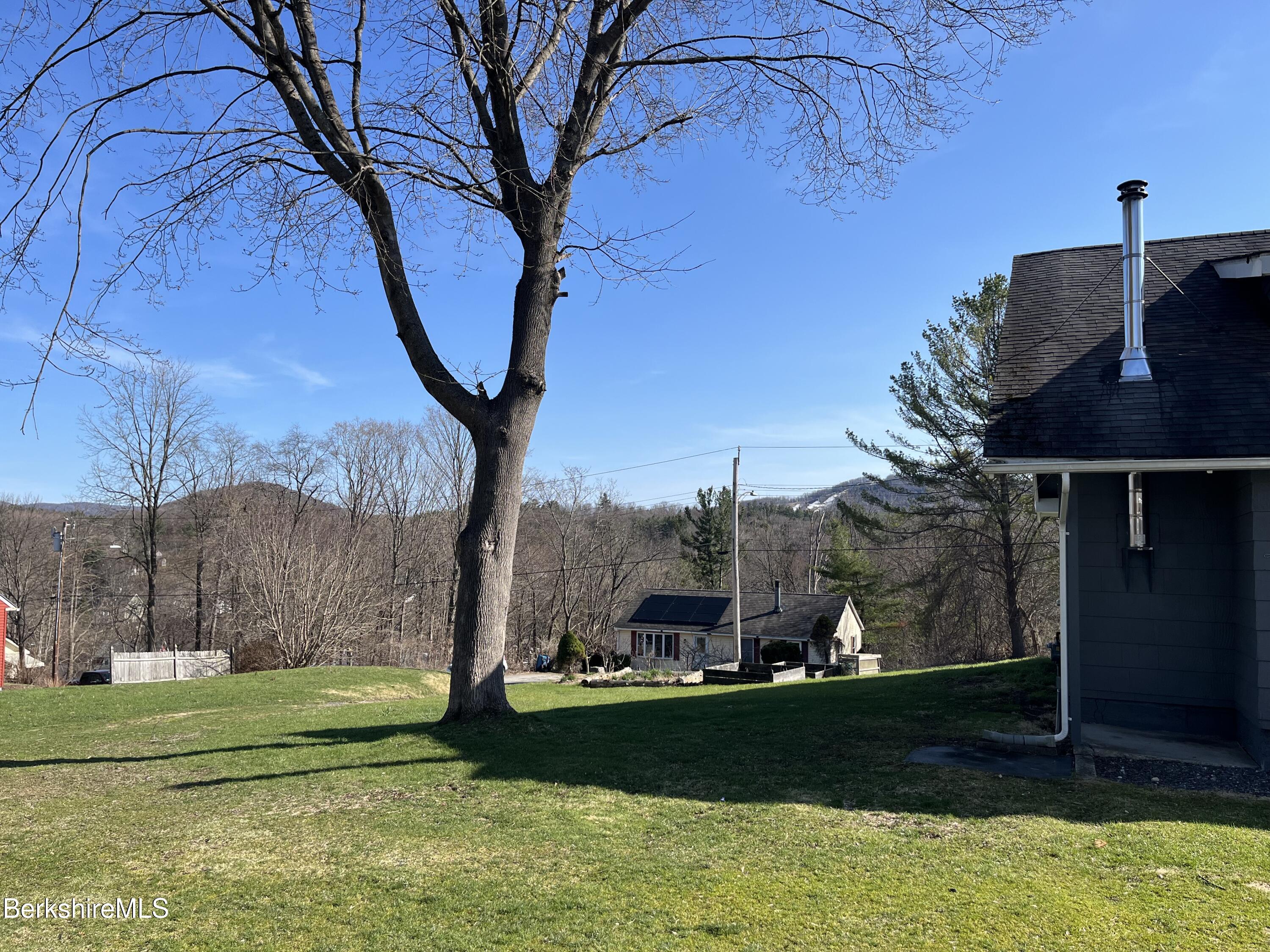 Pittsfield, Massachusetts 01201, United States, 3 Bedrooms Bedrooms, ,1 BathroomBathrooms,Residential,Active,84238