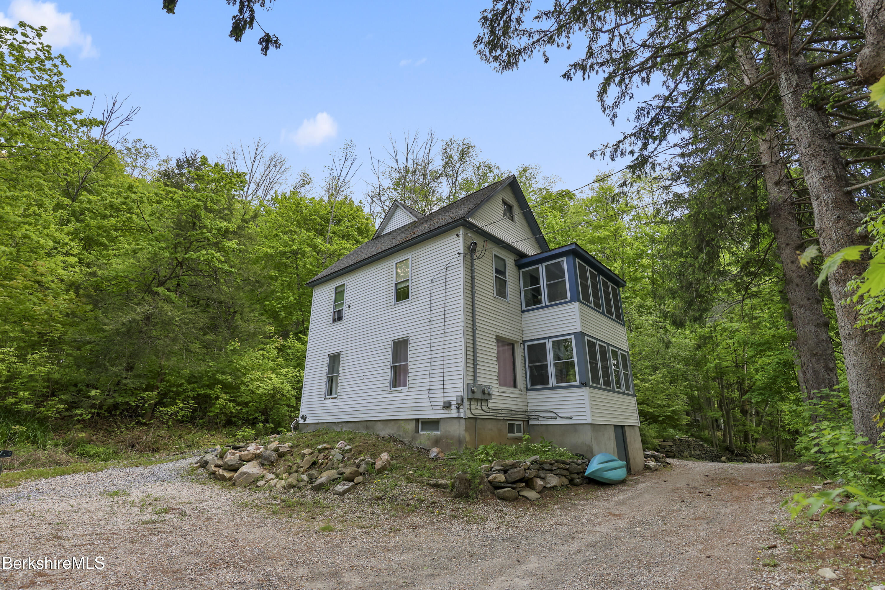 Great Barrington, Massachusetts 01230, United States, 8 Bedrooms Bedrooms, ,4 BathroomsBathrooms,Residential,Active,140087