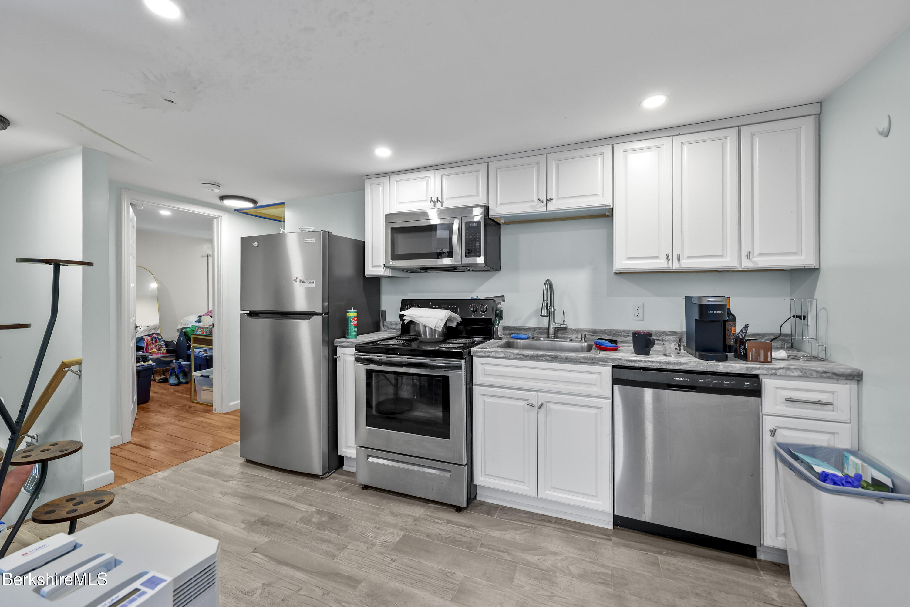 Great Barrington, Massachusetts 01230, United States, 8 Bedrooms Bedrooms, ,4 BathroomsBathrooms,Residential,Active,140087