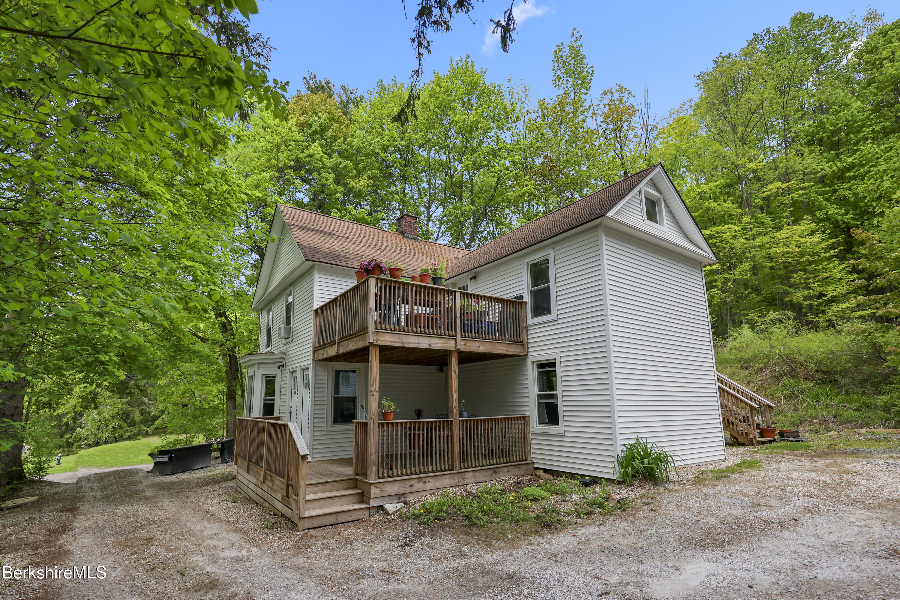 Great Barrington, Massachusetts 01230, United States, 8 Bedrooms Bedrooms, ,4 BathroomsBathrooms,Residential,Active,140087