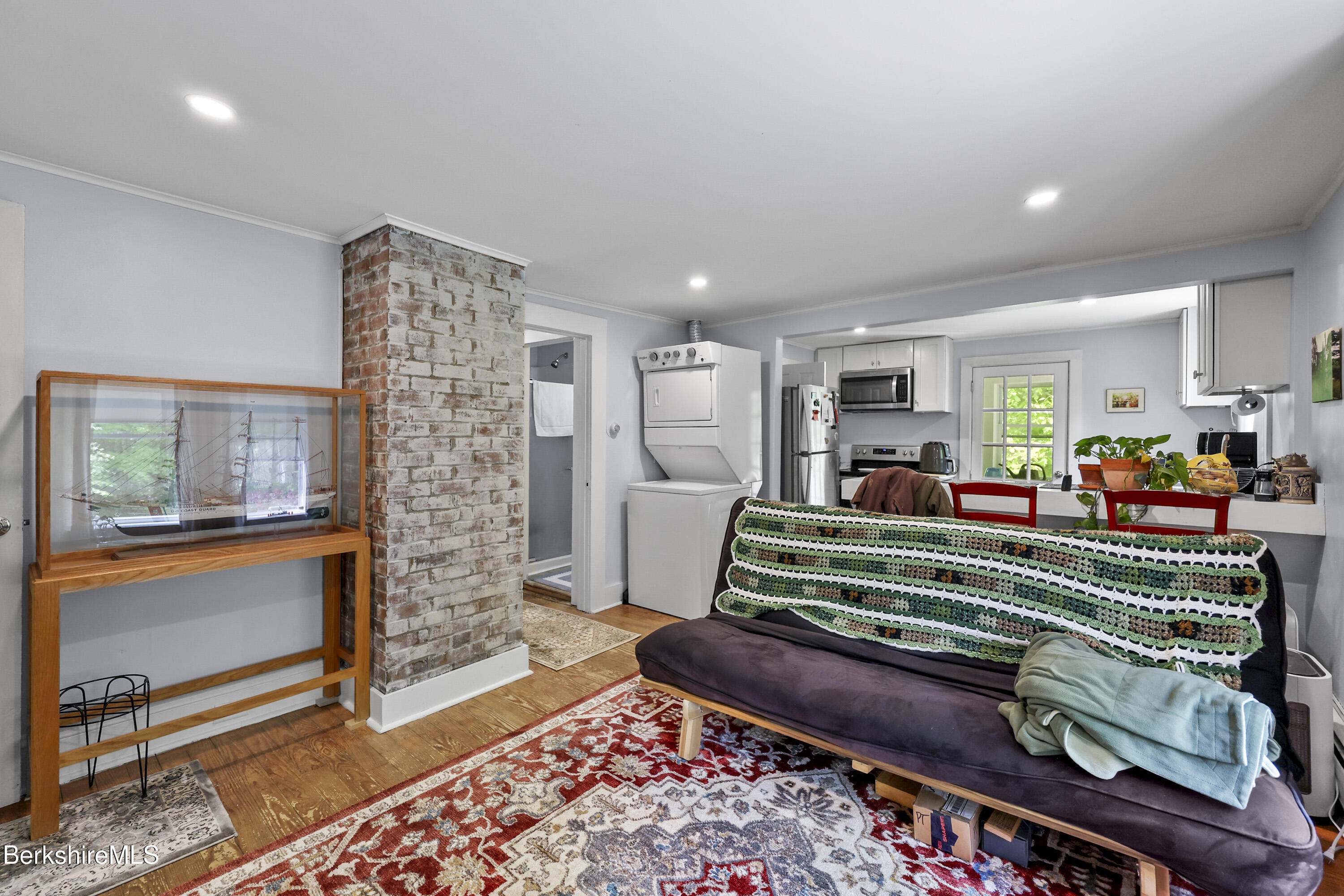 Great Barrington, Massachusetts 01230, United States, 8 Bedrooms Bedrooms, ,4 BathroomsBathrooms,Residential,Active,140087