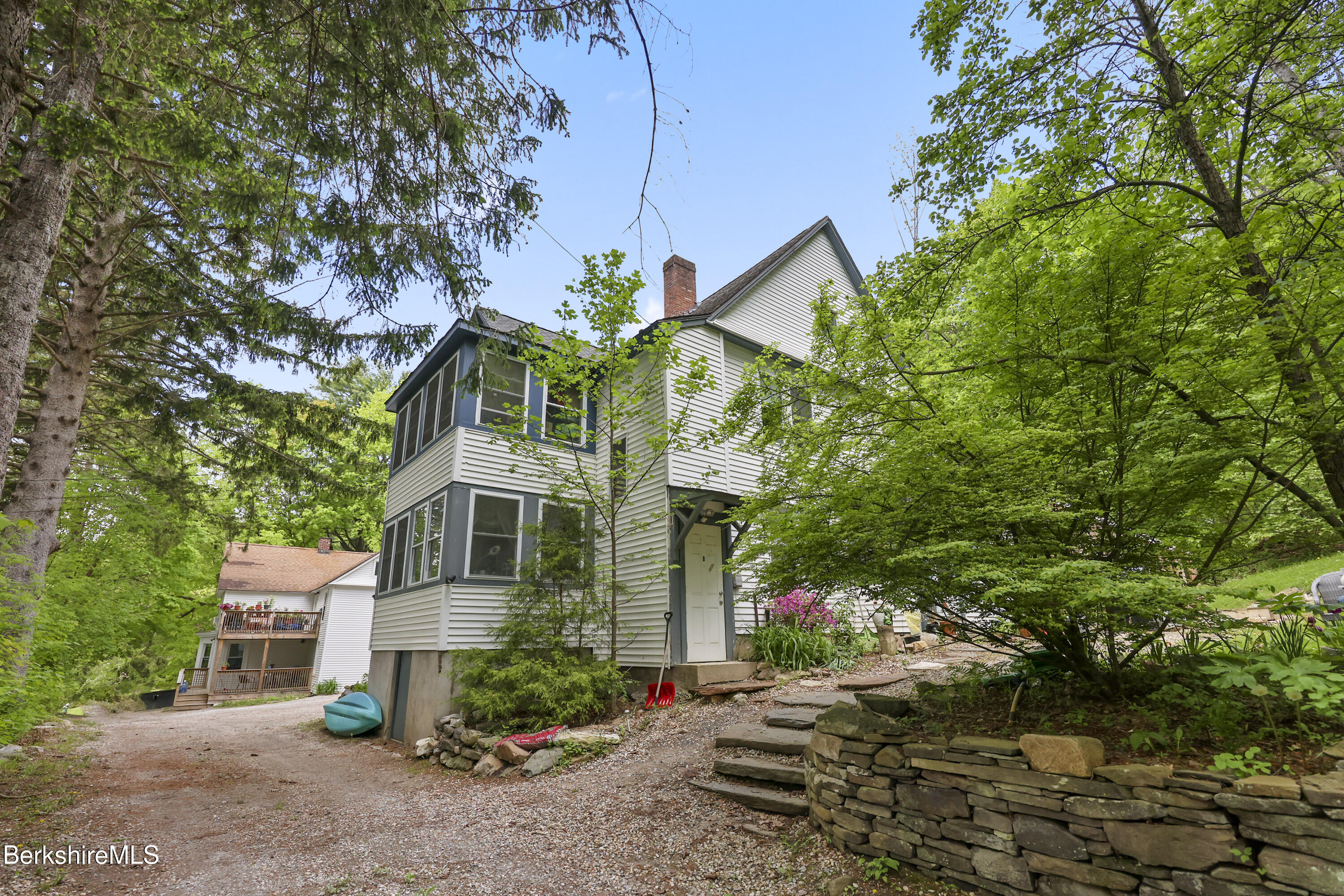 Great Barrington, Massachusetts 01230, United States, 8 Bedrooms Bedrooms, ,4 BathroomsBathrooms,Residential,Active,140087