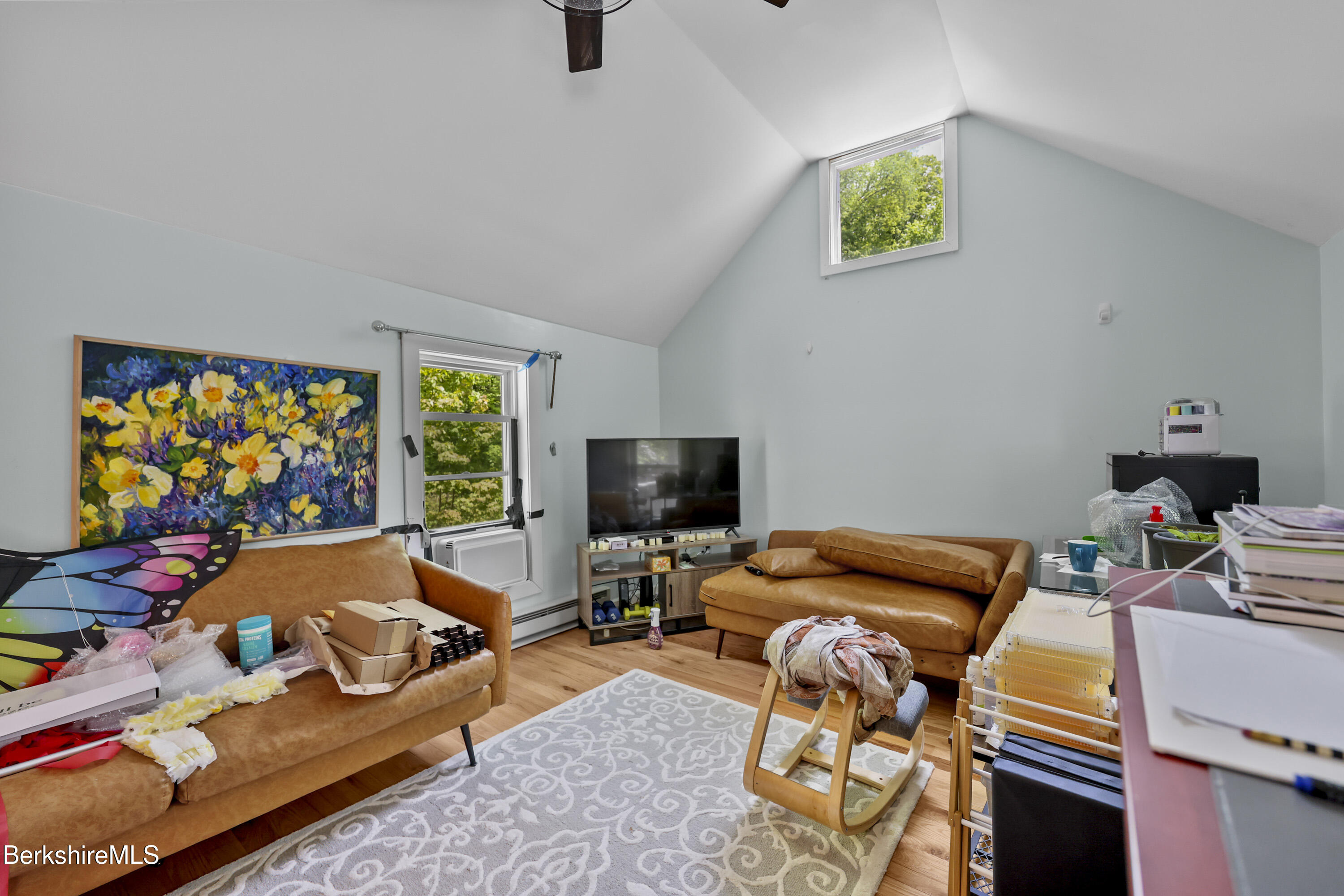 Great Barrington, Massachusetts 01230, United States, 8 Bedrooms Bedrooms, ,4 BathroomsBathrooms,Residential,Active,140087