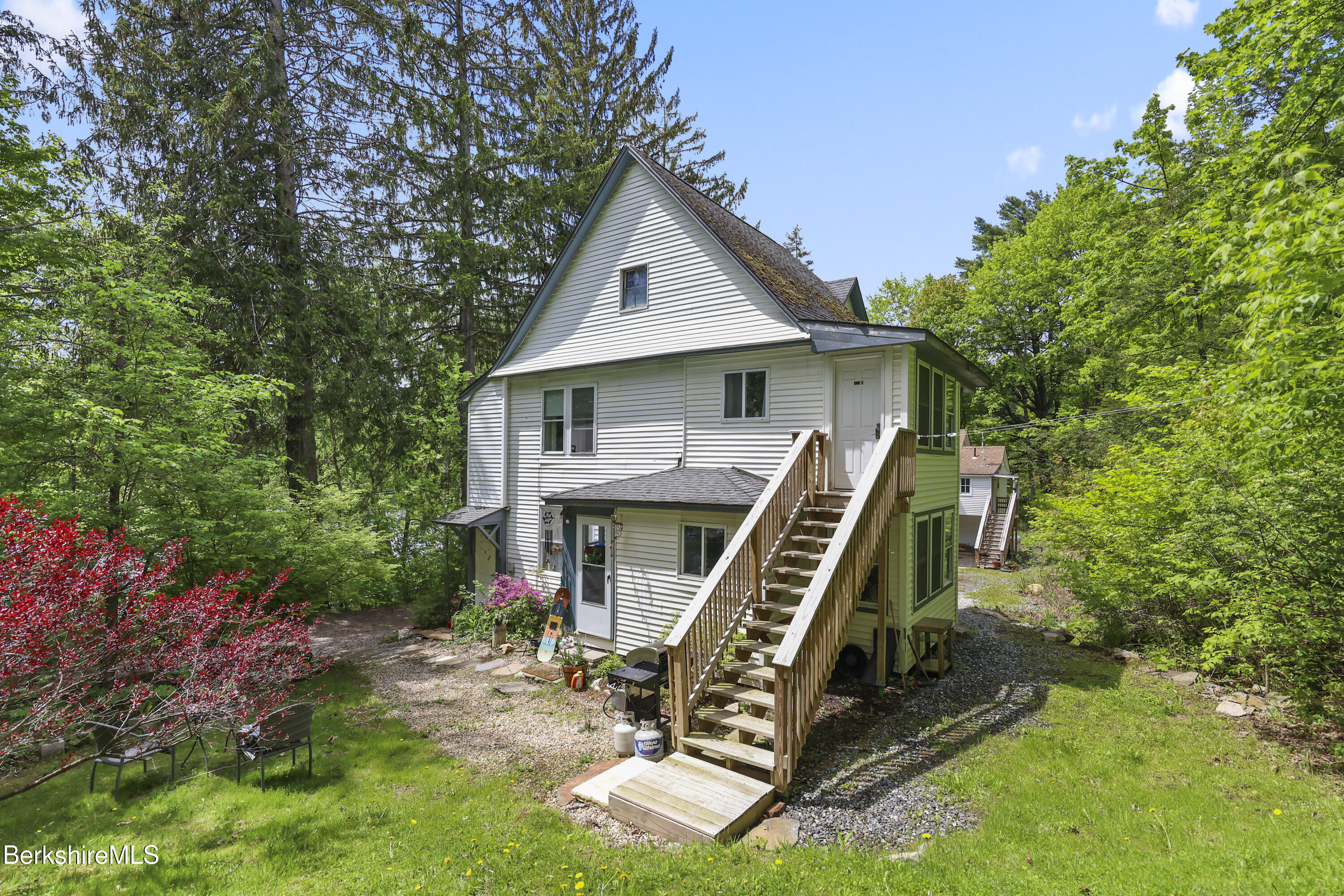 Great Barrington, Massachusetts 01230, United States, 8 Bedrooms Bedrooms, ,4 BathroomsBathrooms,Residential,Active,140087