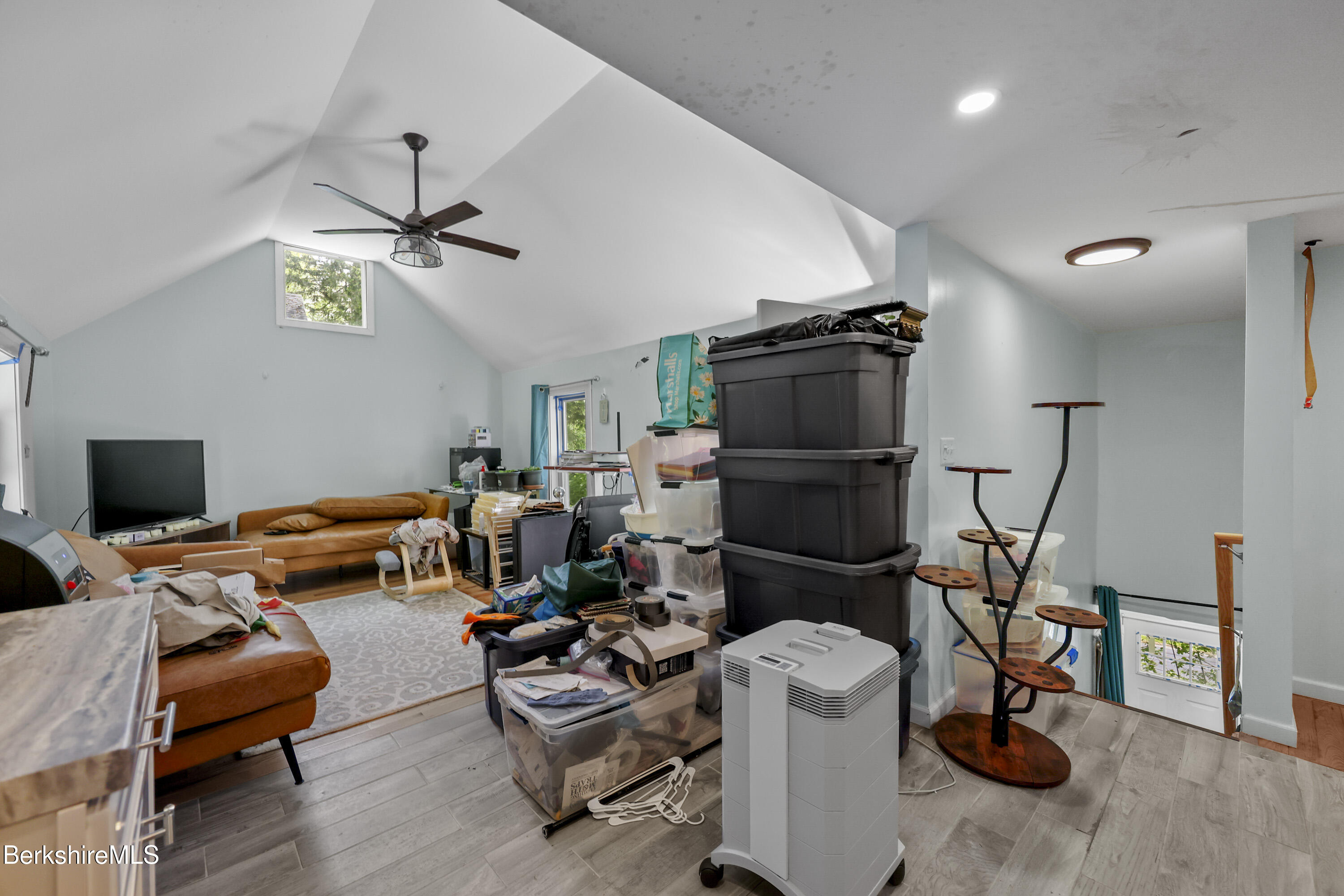 Great Barrington, Massachusetts 01230, United States, 8 Bedrooms Bedrooms, ,4 BathroomsBathrooms,Residential,Active,140087