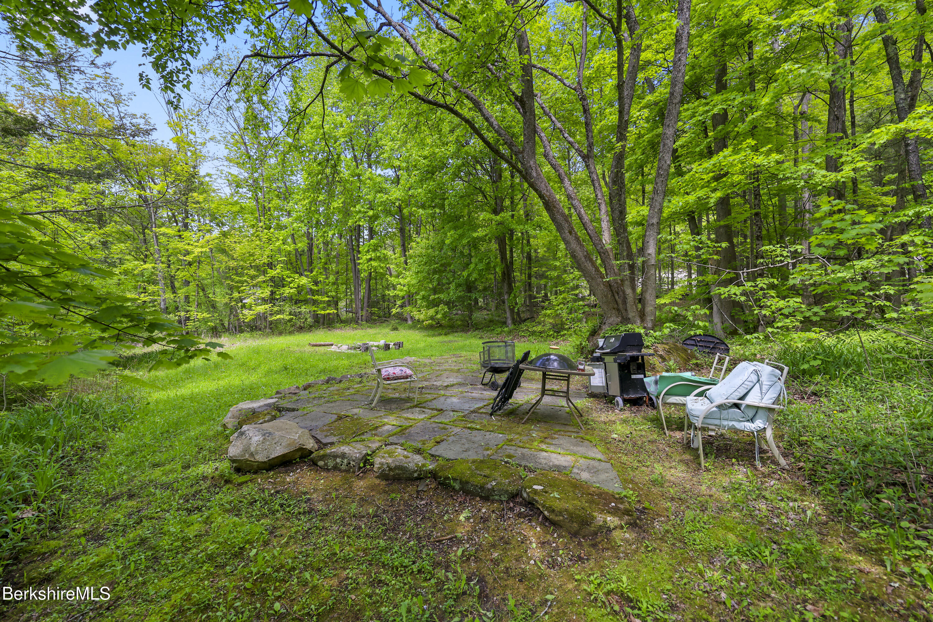 Great Barrington, Massachusetts 01230, United States, 8 Bedrooms Bedrooms, ,4 BathroomsBathrooms,Residential,Active,140087