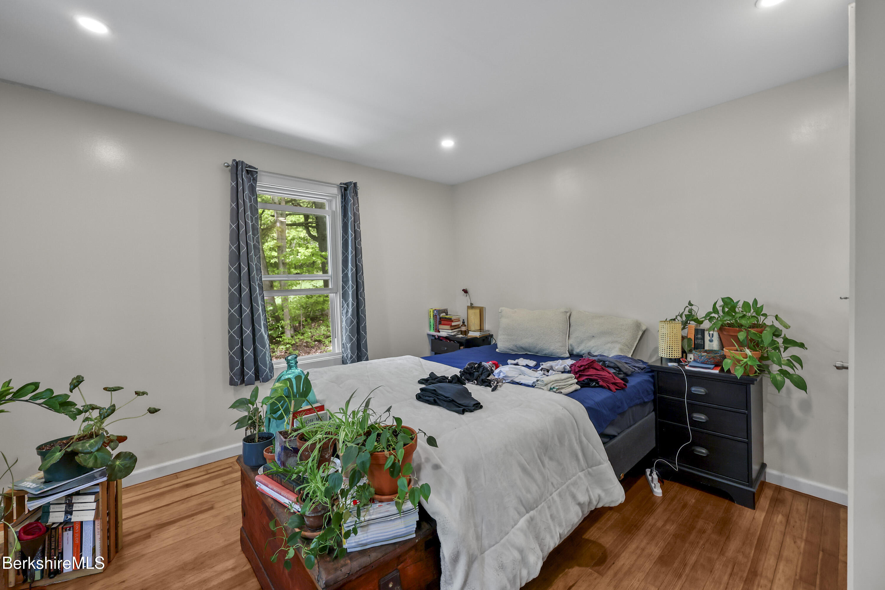 Great Barrington, Massachusetts 01230, United States, 8 Bedrooms Bedrooms, ,4 BathroomsBathrooms,Residential,Active,140087