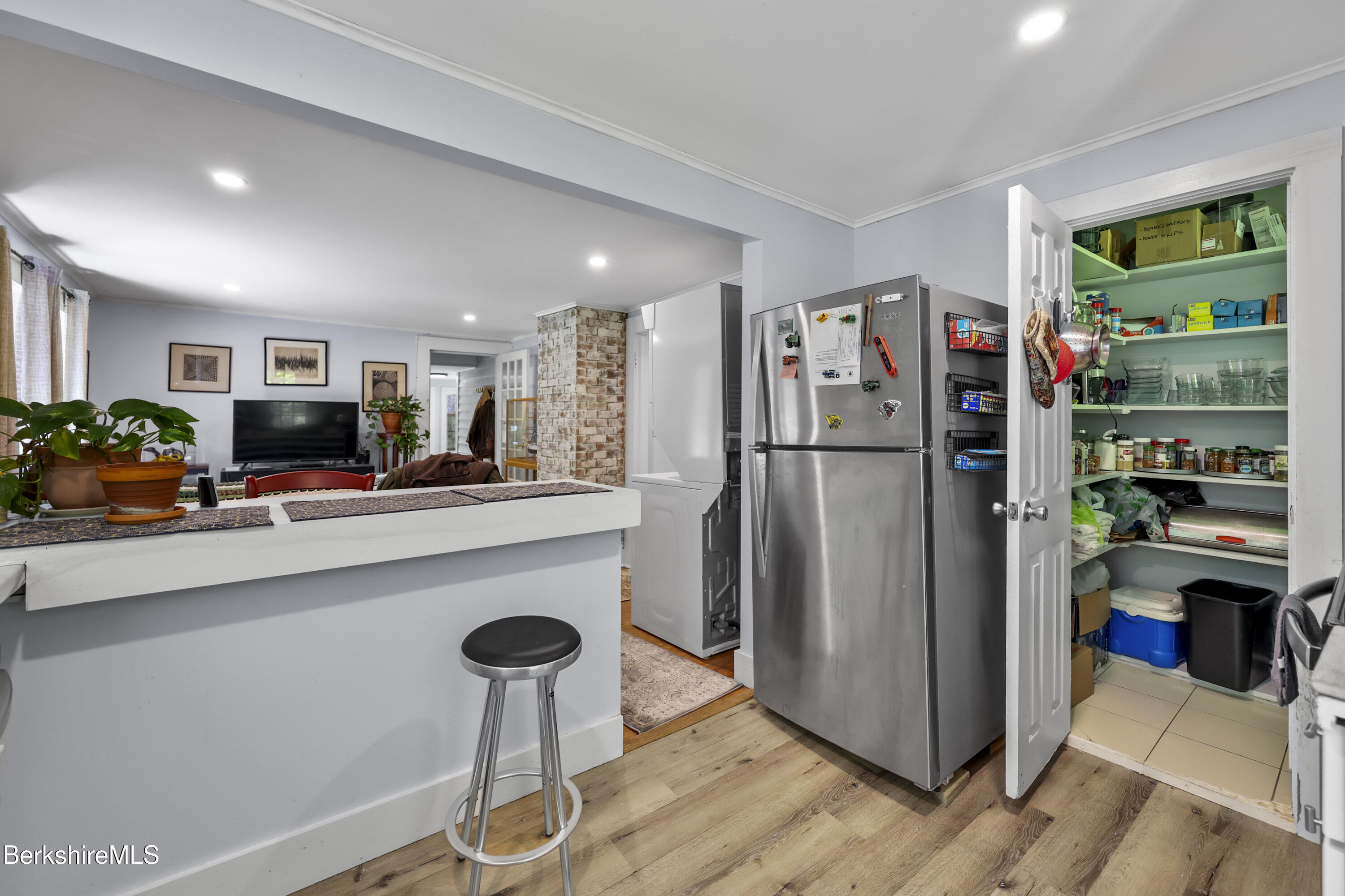 Great Barrington, Massachusetts 01230, United States, 8 Bedrooms Bedrooms, ,4 BathroomsBathrooms,Residential,Active,140087