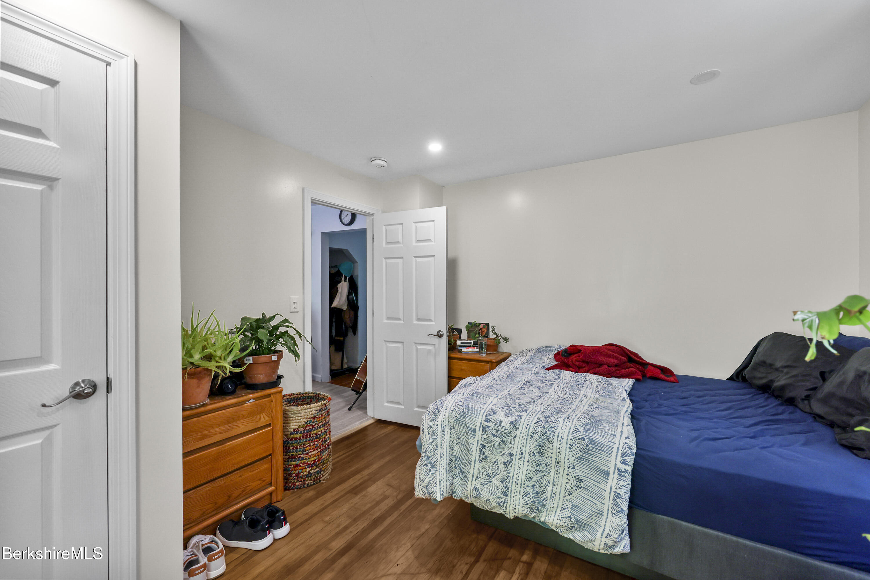Great Barrington, Massachusetts 01230, United States, 8 Bedrooms Bedrooms, ,4 BathroomsBathrooms,Residential,Active,140087