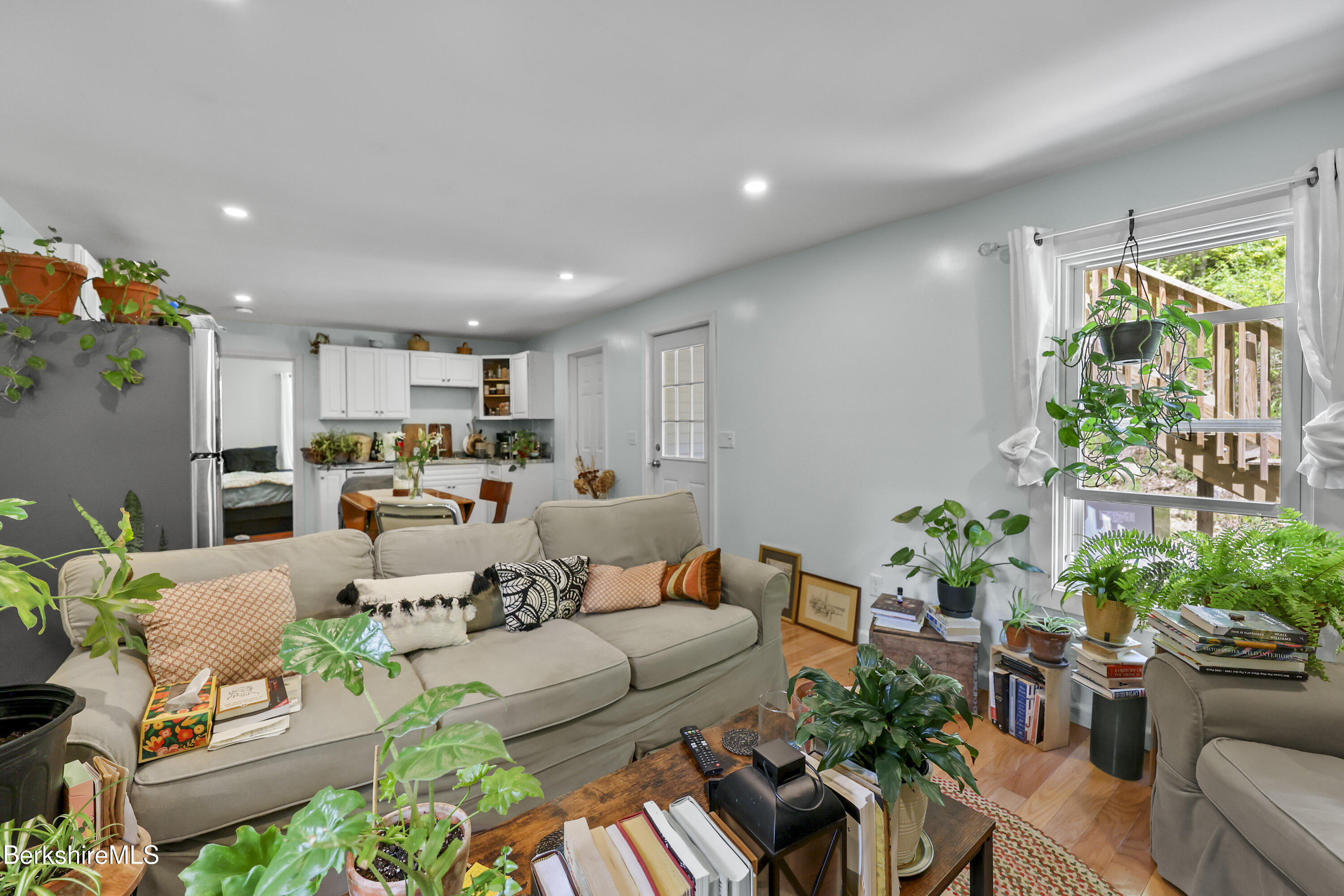 Great Barrington, Massachusetts 01230, United States, 8 Bedrooms Bedrooms, ,4 BathroomsBathrooms,Residential,Active,140087
