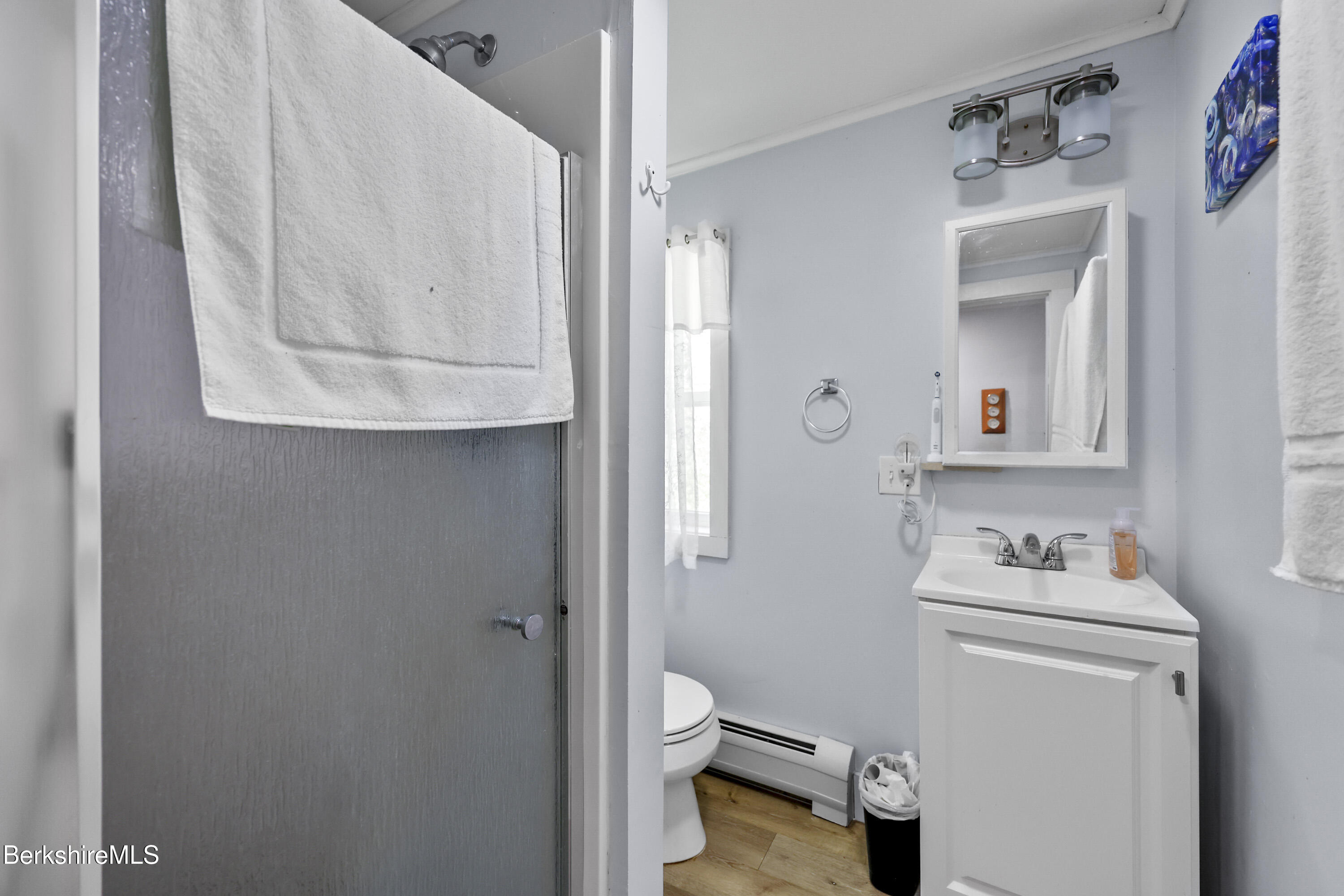 Great Barrington, Massachusetts 01230, United States, 8 Bedrooms Bedrooms, ,4 BathroomsBathrooms,Residential,Active,140087