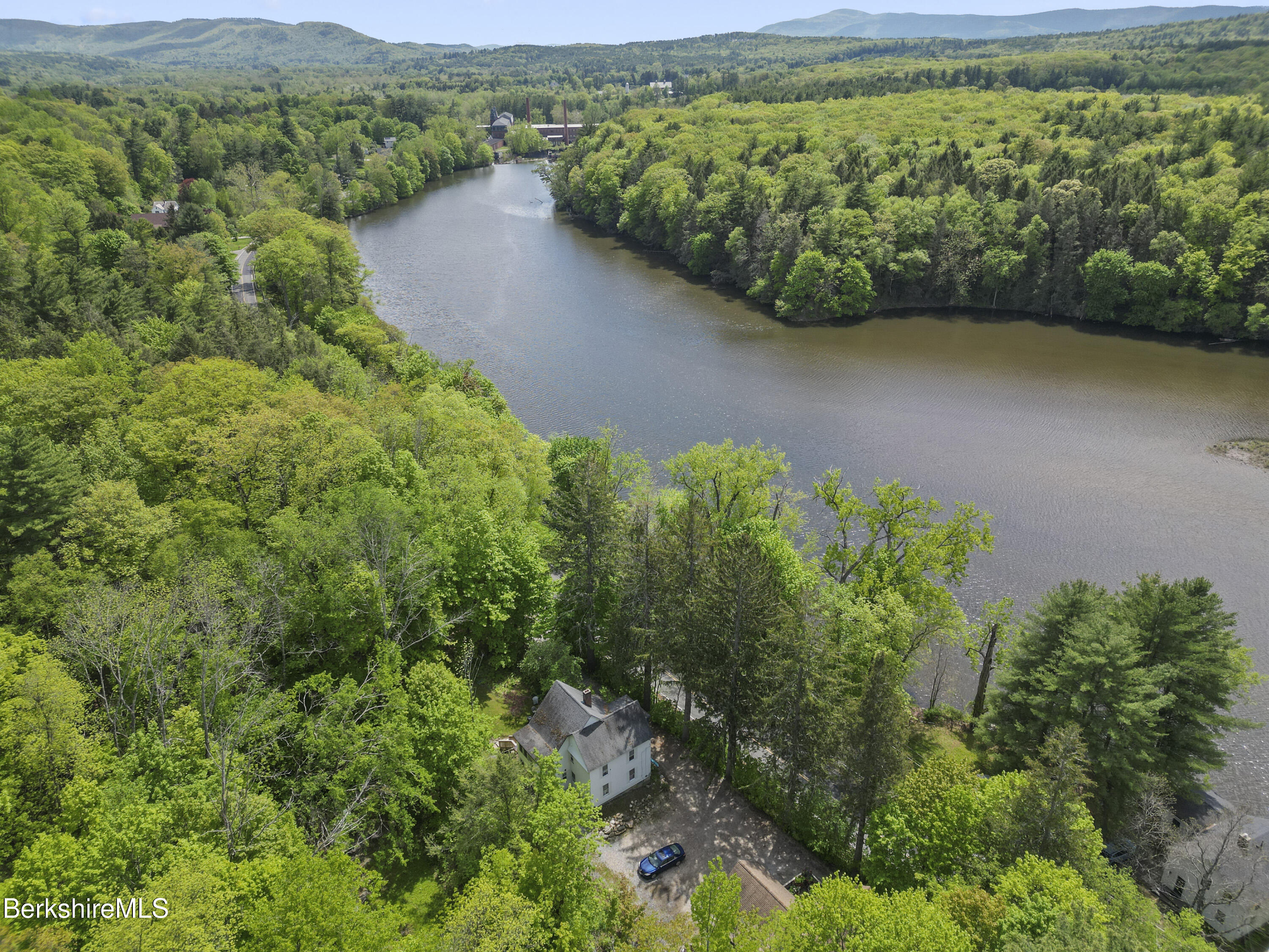 Great Barrington, Massachusetts 01230, United States, 8 Bedrooms Bedrooms, ,4 BathroomsBathrooms,Residential,Active,140087