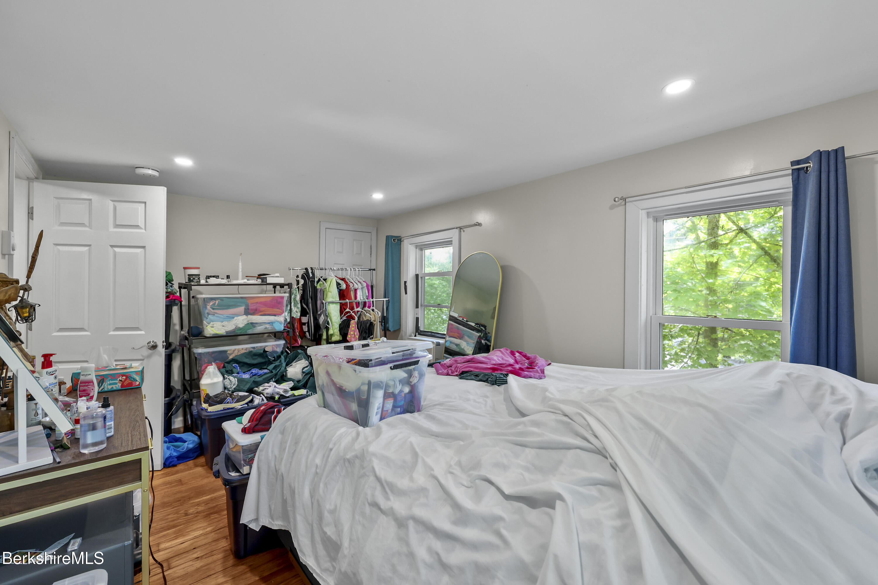 Great Barrington, Massachusetts 01230, United States, 8 Bedrooms Bedrooms, ,4 BathroomsBathrooms,Residential,Active,140087