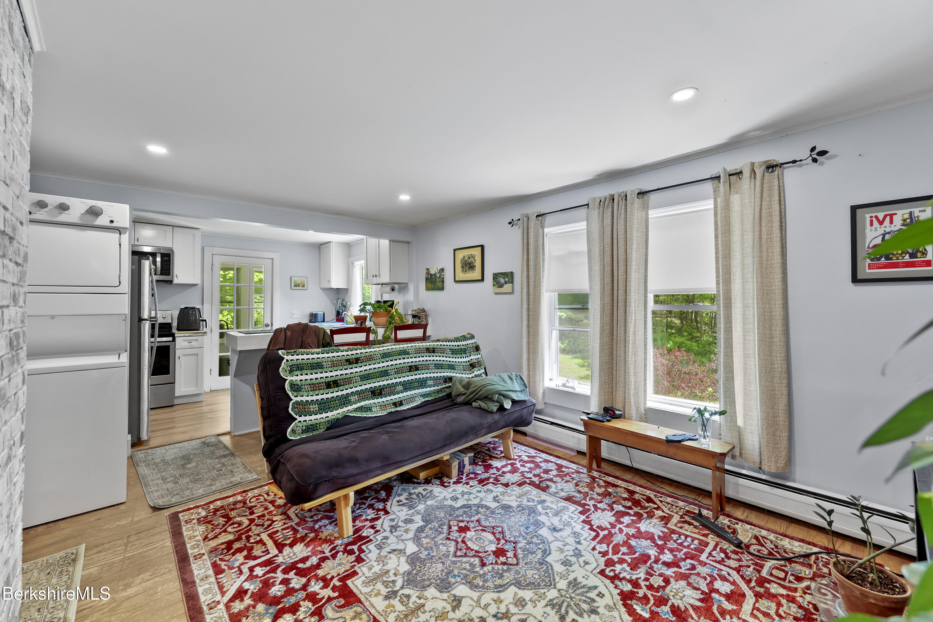 Great Barrington, Massachusetts 01230, United States, 8 Bedrooms Bedrooms, ,4 BathroomsBathrooms,Residential,Active,140087