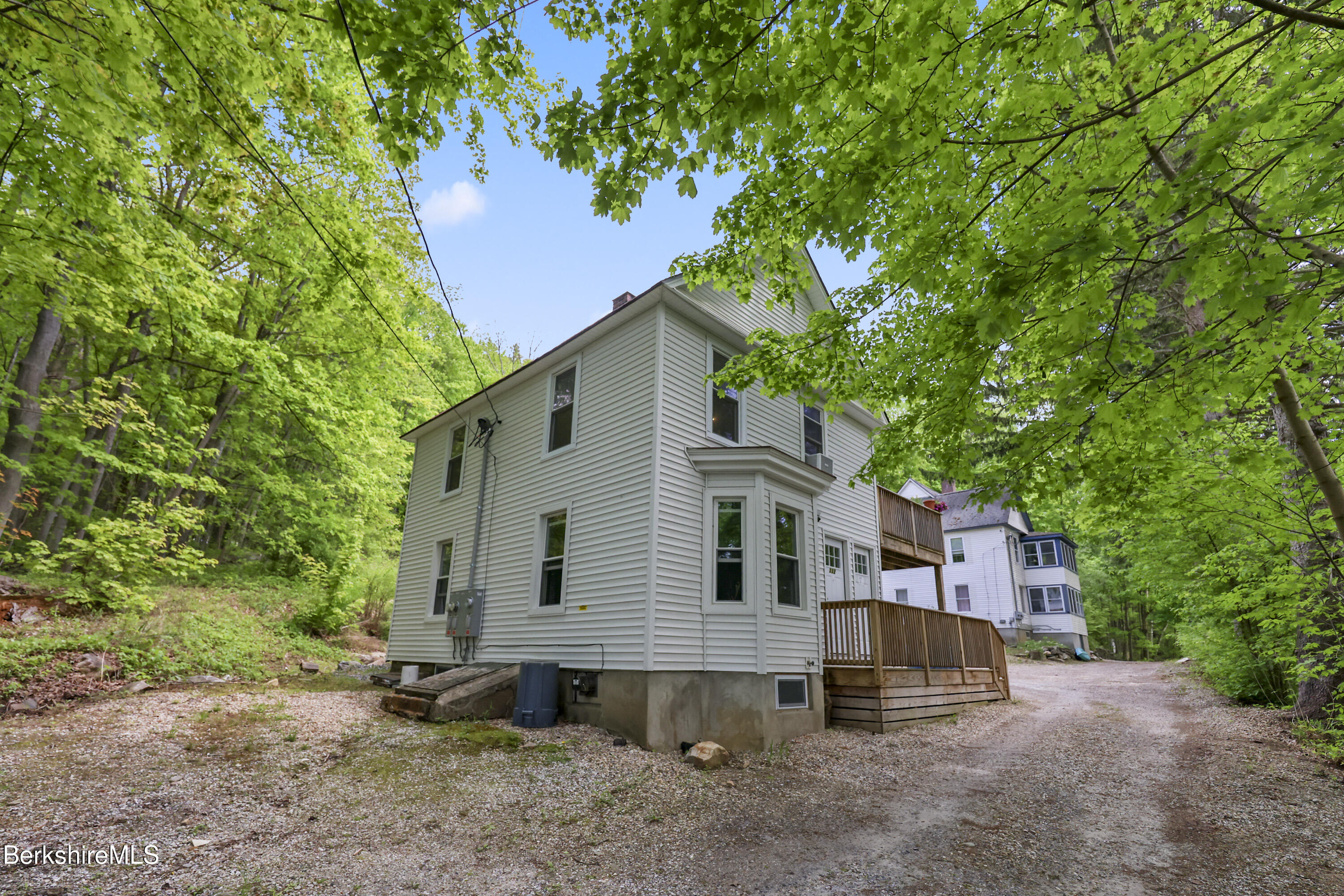 Great Barrington, Massachusetts 01230, United States, 8 Bedrooms Bedrooms, ,4 BathroomsBathrooms,Residential,Active,140087