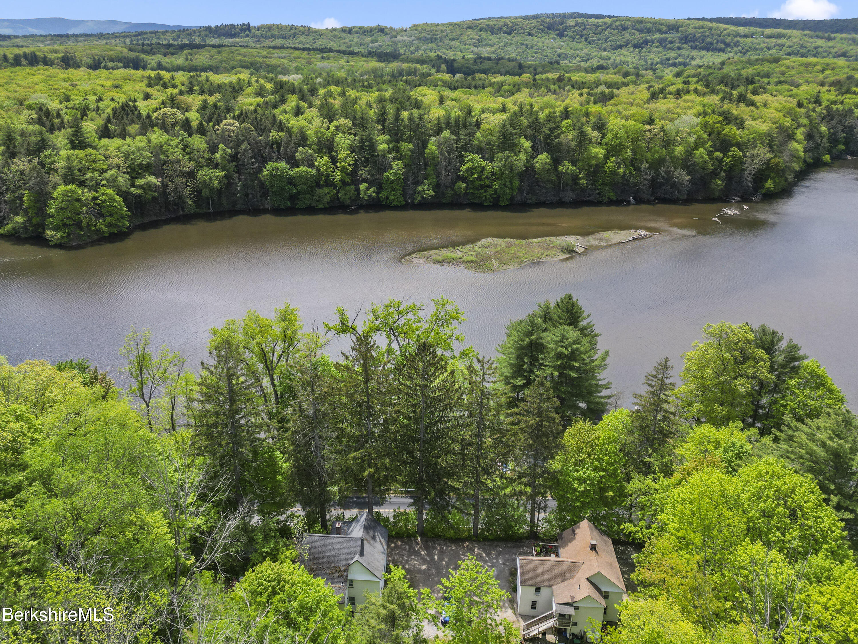 Great Barrington, Massachusetts 01230, United States, 8 Bedrooms Bedrooms, ,4 BathroomsBathrooms,Residential,Active,140087