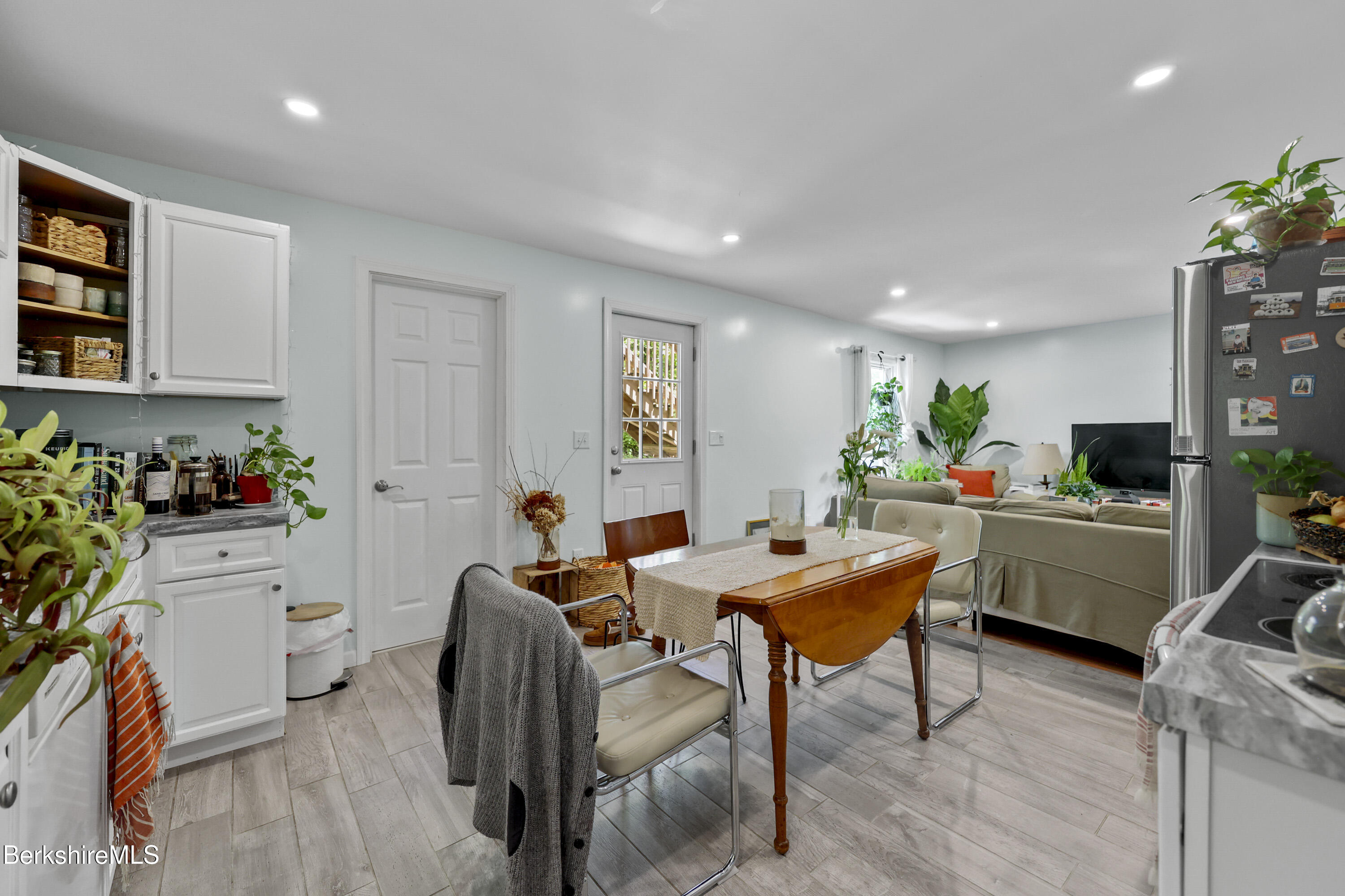 Great Barrington, Massachusetts 01230, United States, 8 Bedrooms Bedrooms, ,4 BathroomsBathrooms,Residential,Active,140087