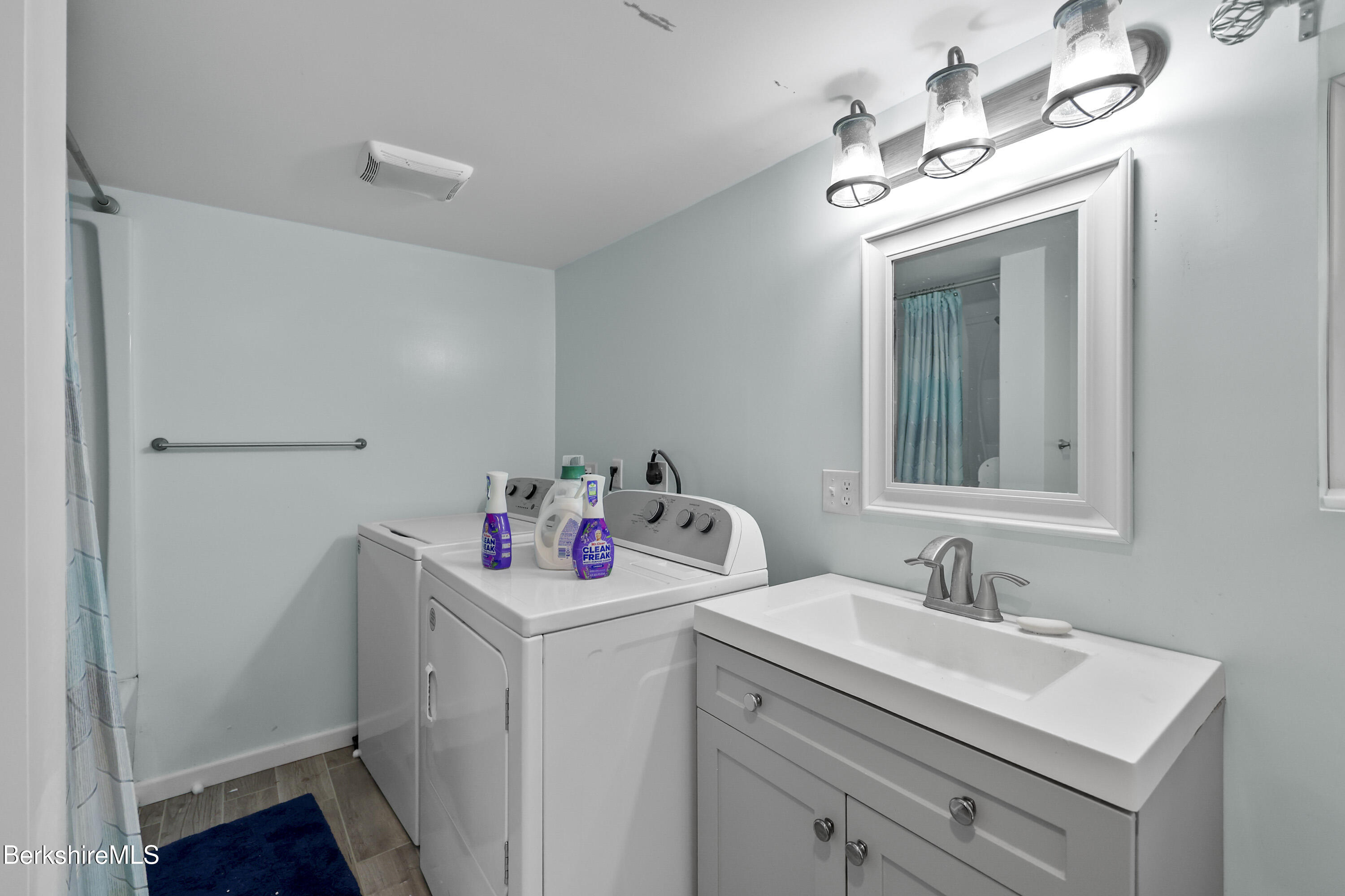 Great Barrington, Massachusetts 01230, United States, 8 Bedrooms Bedrooms, ,4 BathroomsBathrooms,Residential,Active,140087