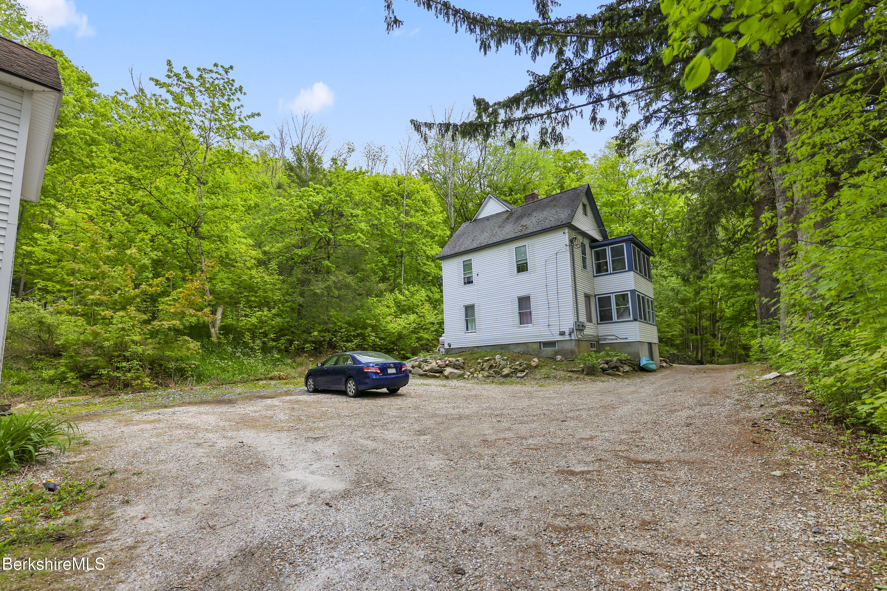 Great Barrington, Massachusetts 01230, United States, 8 Bedrooms Bedrooms, ,4 BathroomsBathrooms,Residential,Active,140087