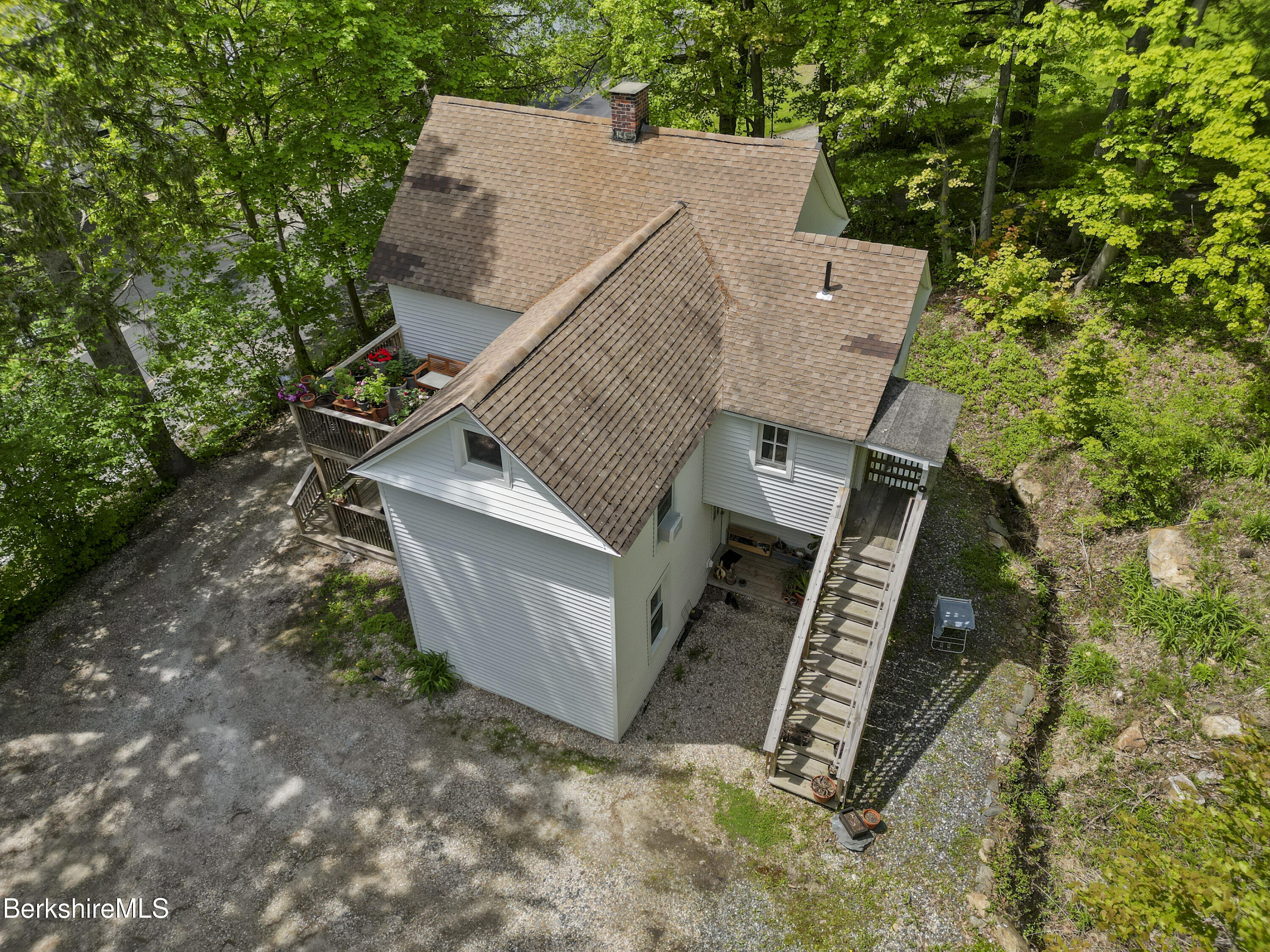 Great Barrington, Massachusetts 01230, United States, 8 Bedrooms Bedrooms, ,4 BathroomsBathrooms,Residential,Active,140087