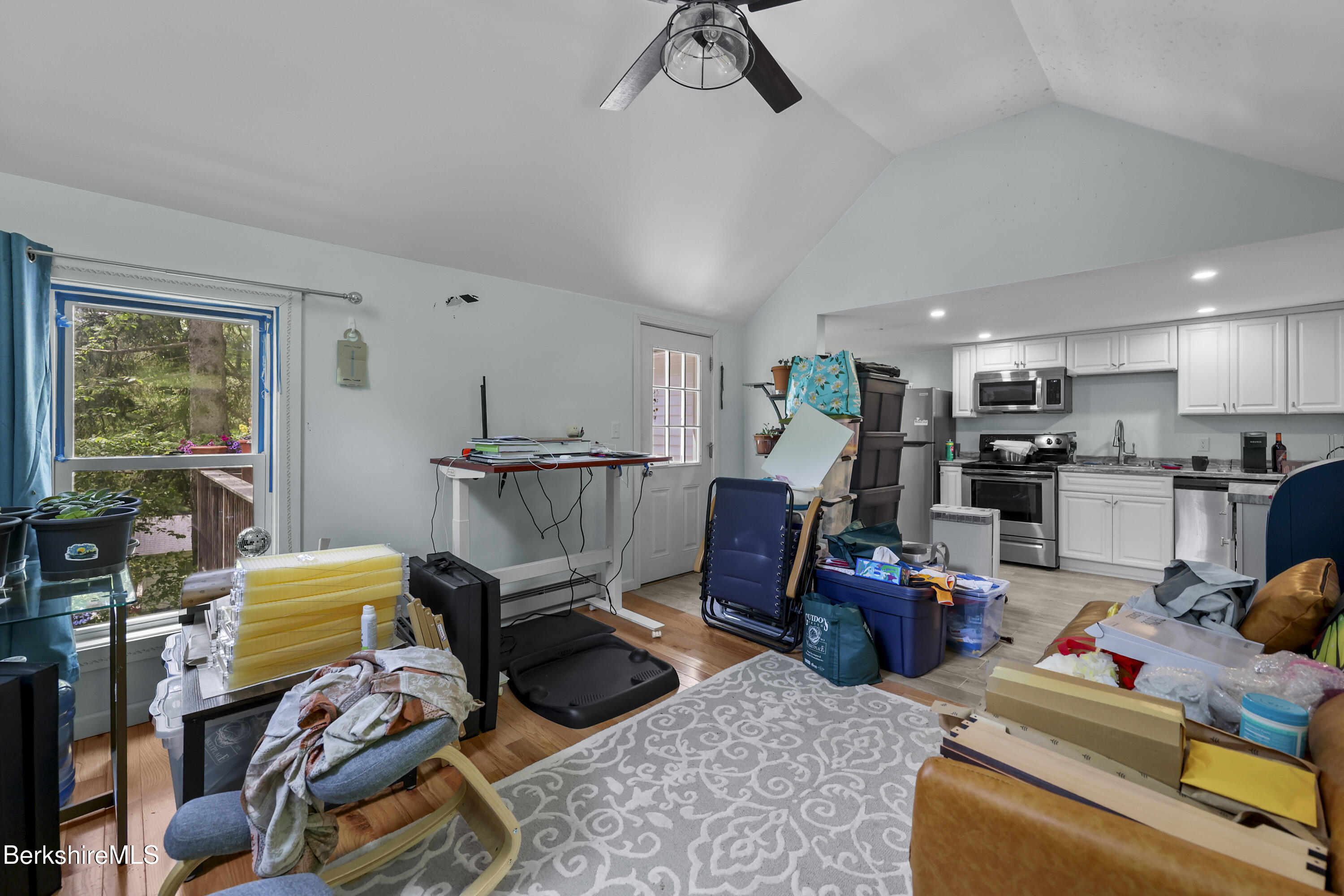 Great Barrington, Massachusetts 01230, United States, 8 Bedrooms Bedrooms, ,4 BathroomsBathrooms,Residential,Active,140087