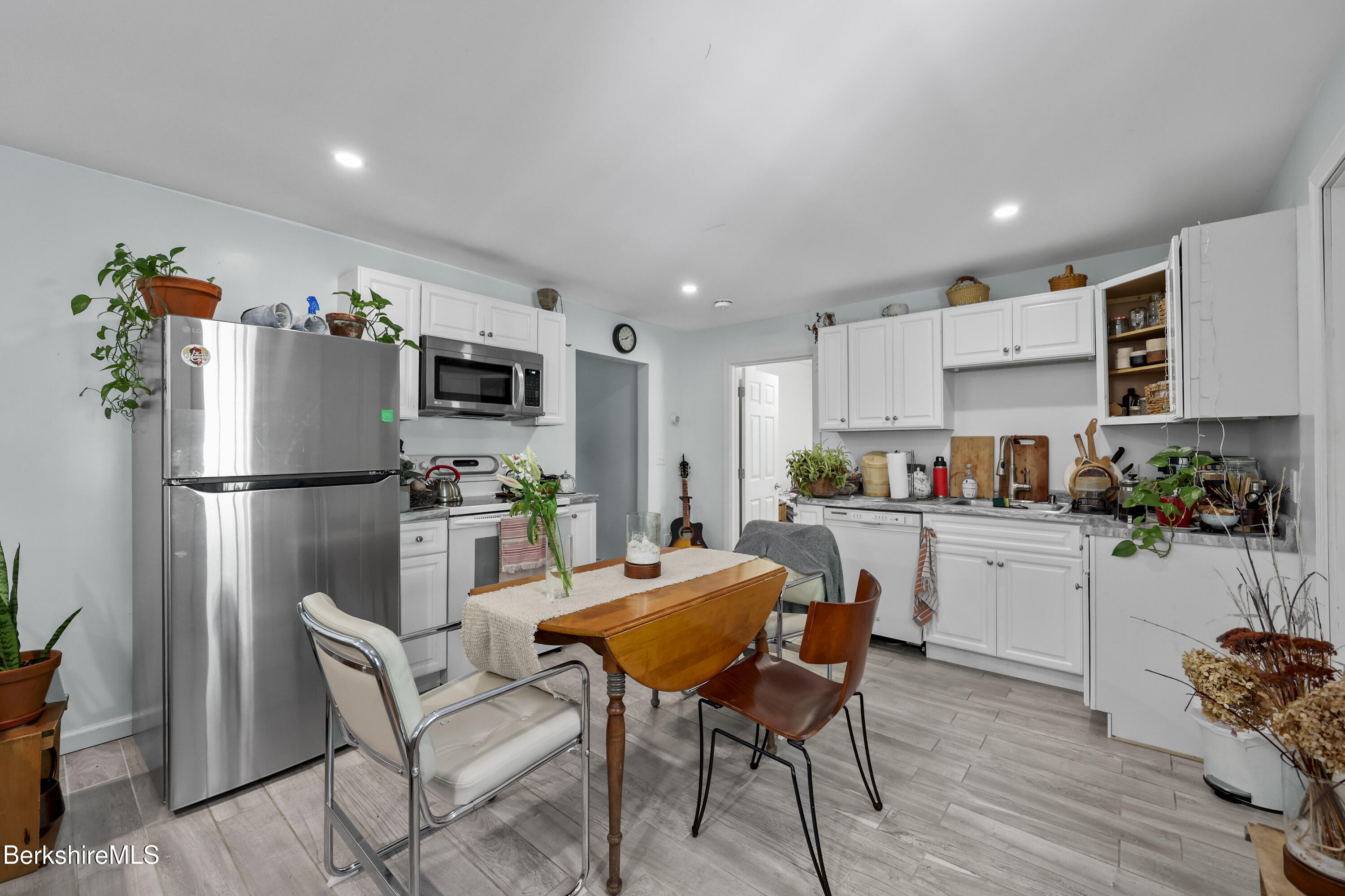 Great Barrington, Massachusetts 01230, United States, 8 Bedrooms Bedrooms, ,4 BathroomsBathrooms,Residential,Active,140087