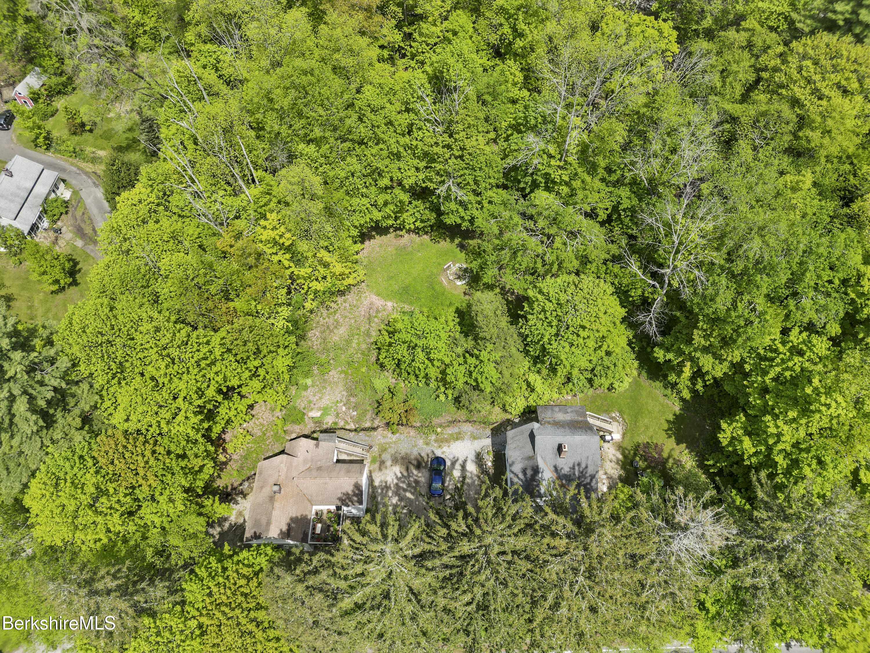 Great Barrington, Massachusetts 01230, United States, 8 Bedrooms Bedrooms, ,4 BathroomsBathrooms,Residential,Active,140087