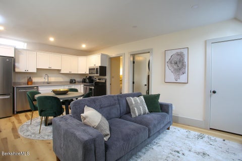 Apartment For Rent - 44 Main St #3<br/> Berkshire County, Stockbridge, MA 01262