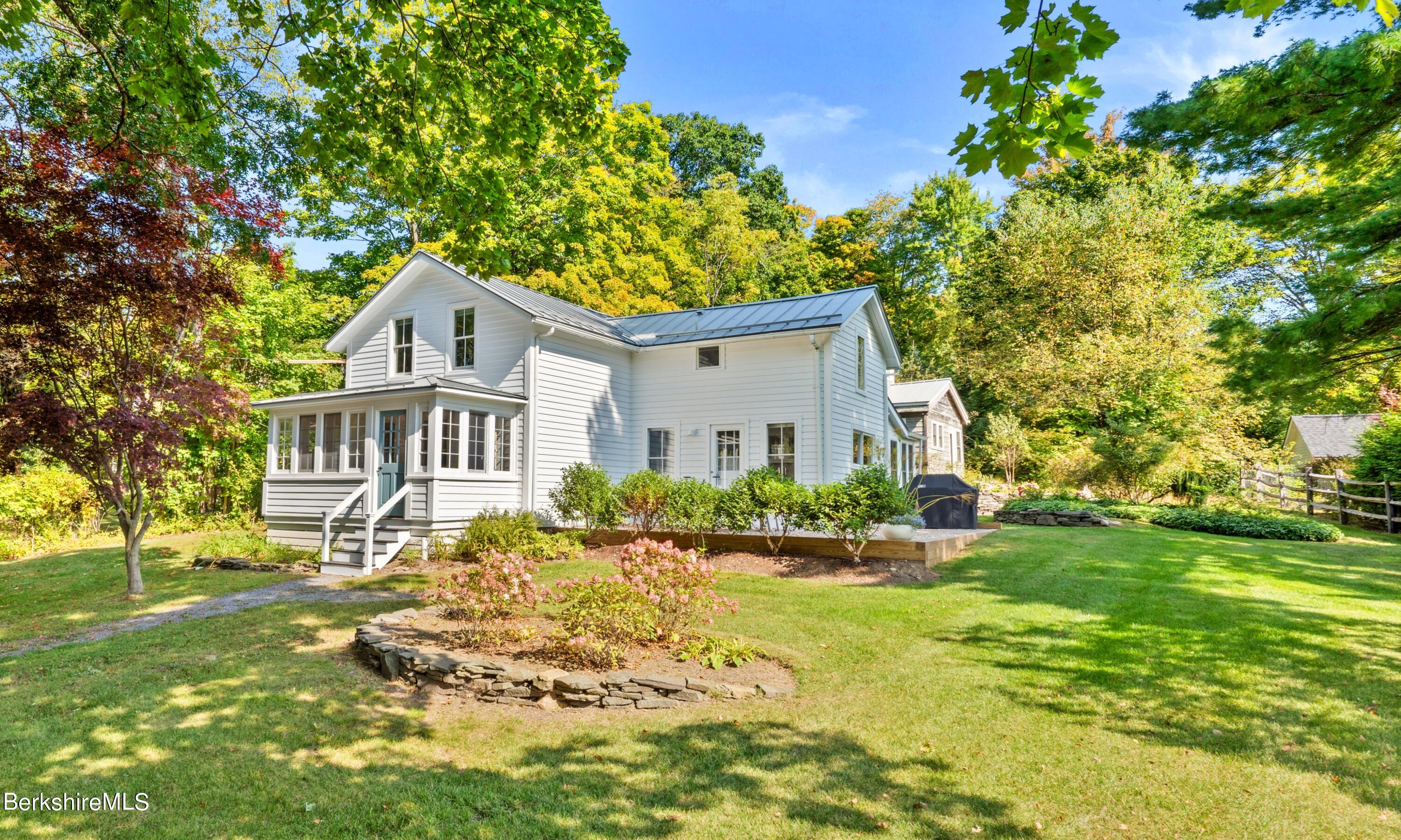 102 Castle Hill Ave, Great Barrington, Massachusetts image 1