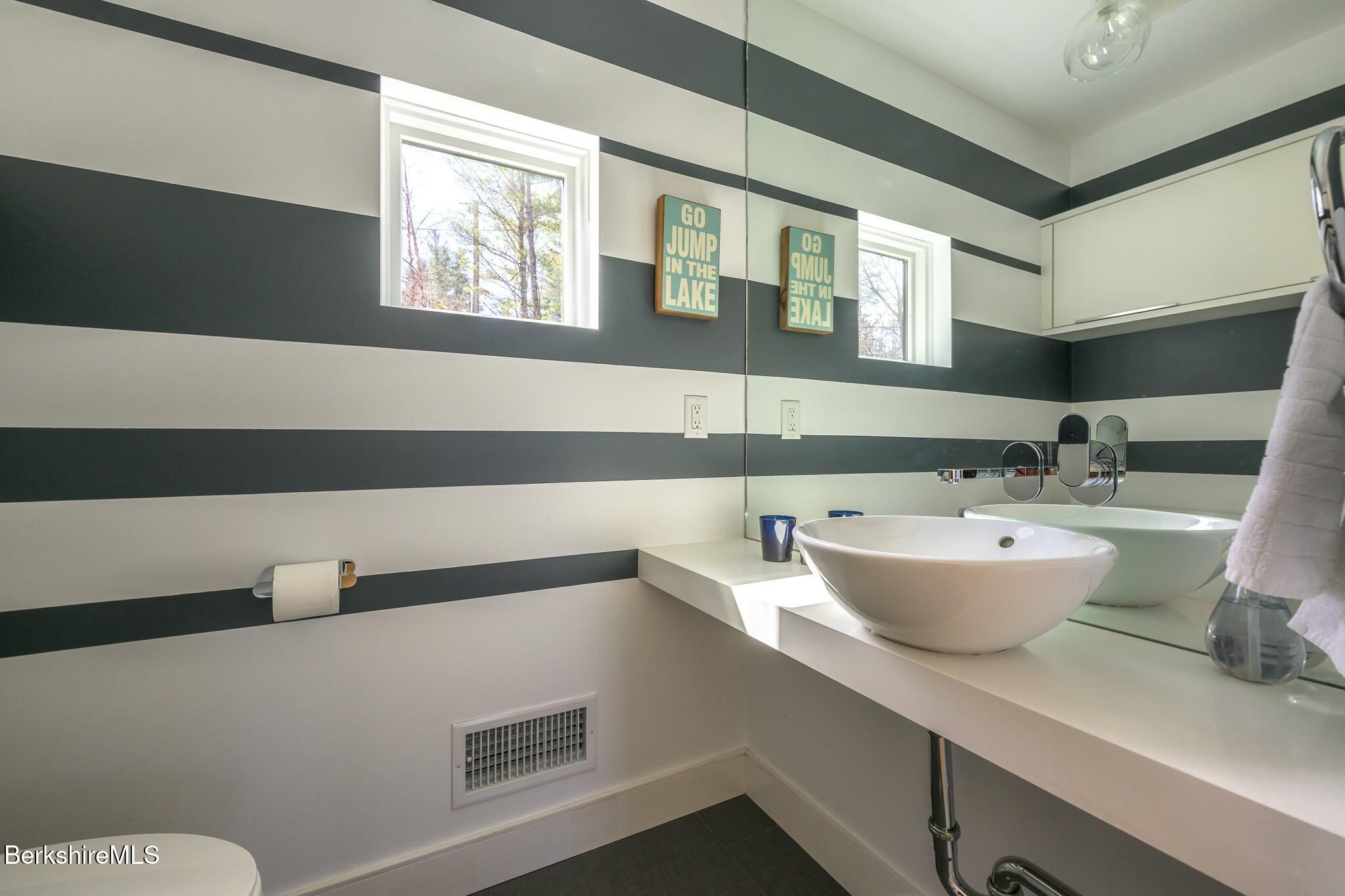 25 Mahkeenac Ter, Stockbridge, Massachusetts image 37