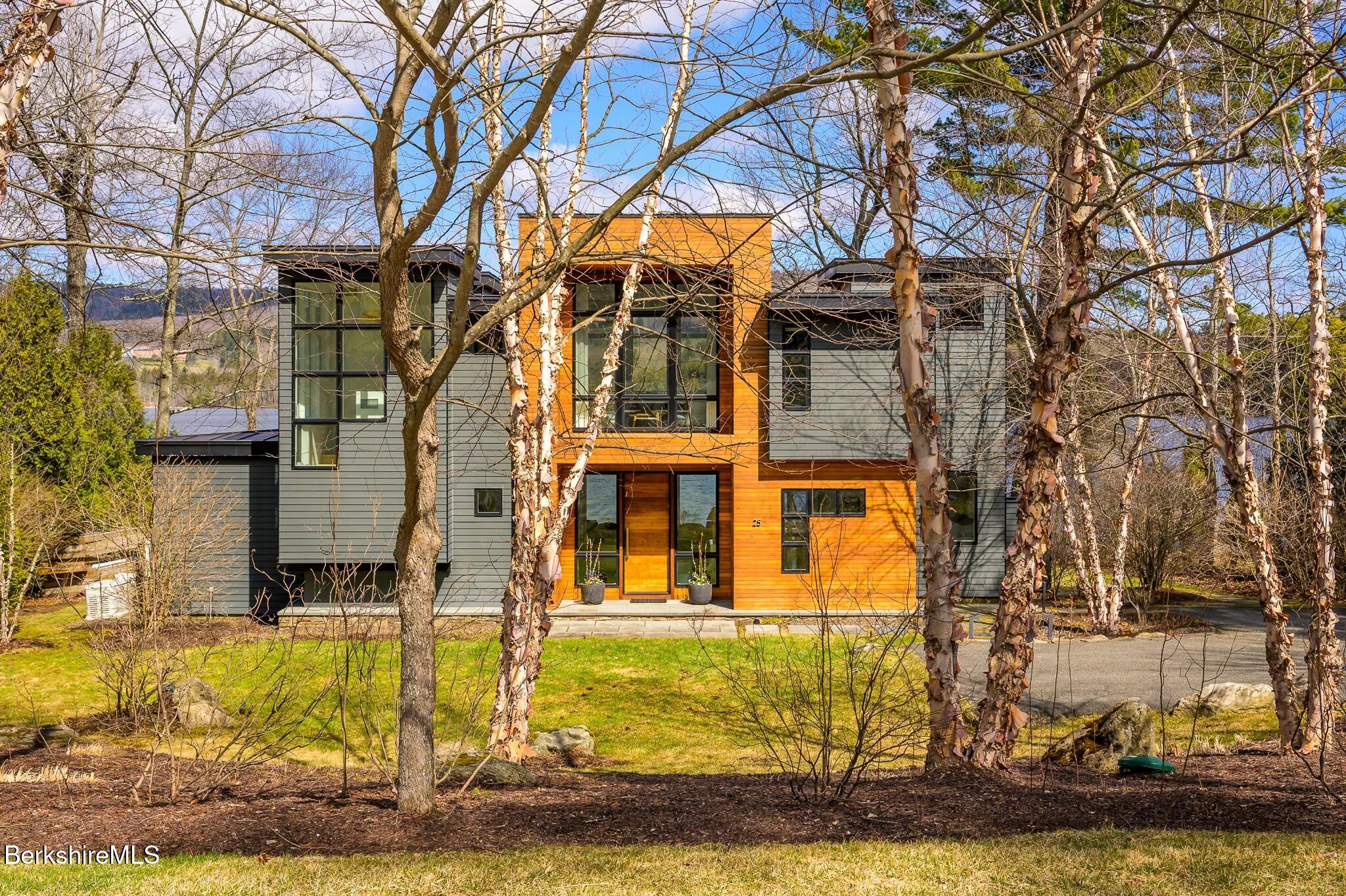25 Mahkeenac Ter, Stockbridge, Massachusetts image 2