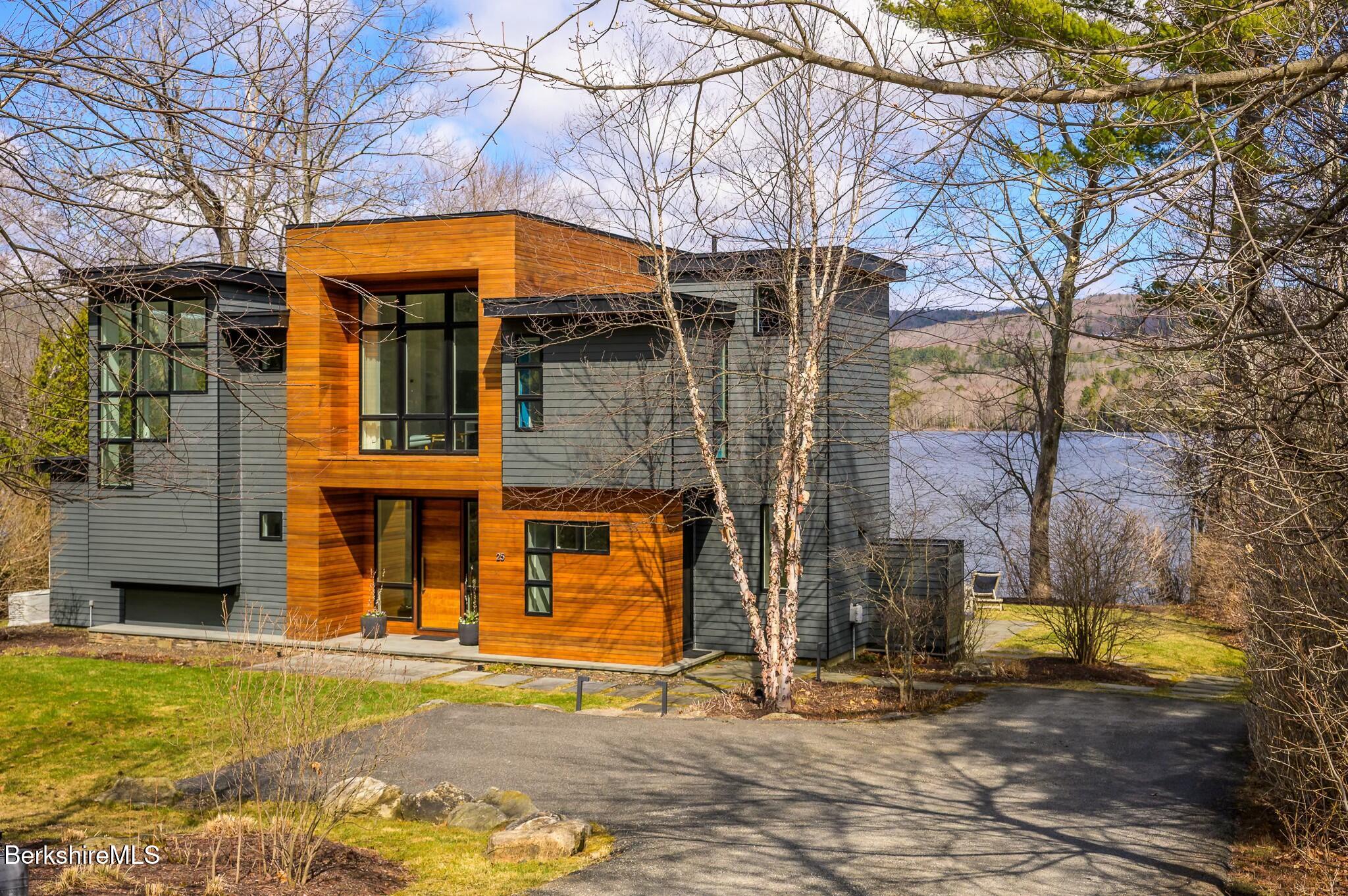 25 Mahkeenac Ter, Stockbridge, Massachusetts image 3