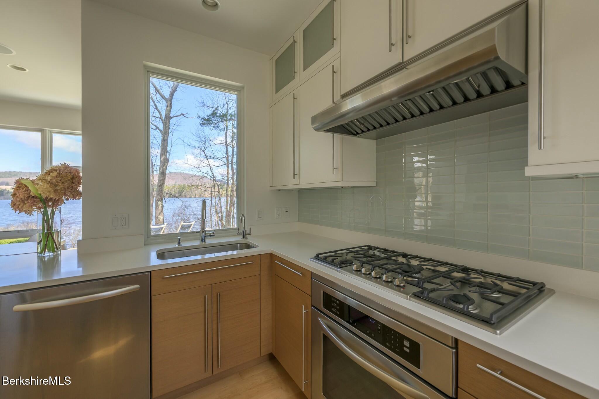 25 Mahkeenac Ter, Stockbridge, Massachusetts image 22