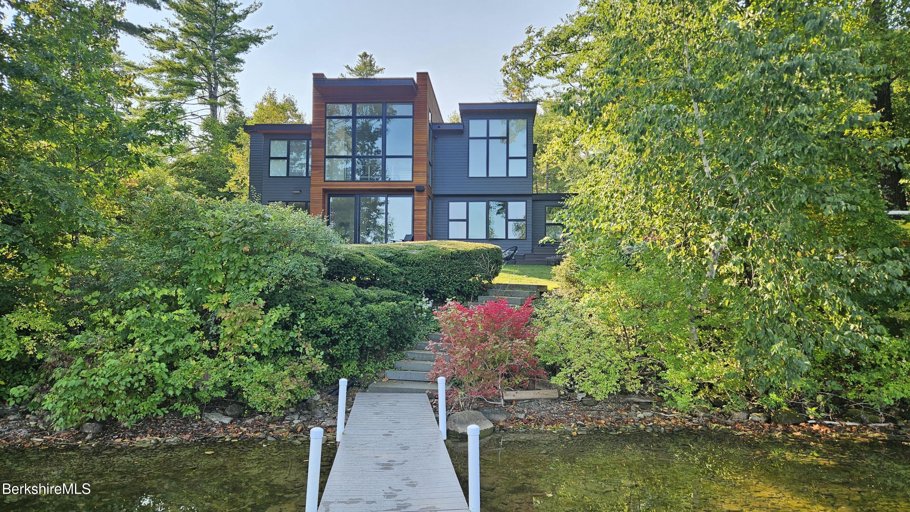 25 Mahkeenac Ter, Stockbridge, Massachusetts image 1