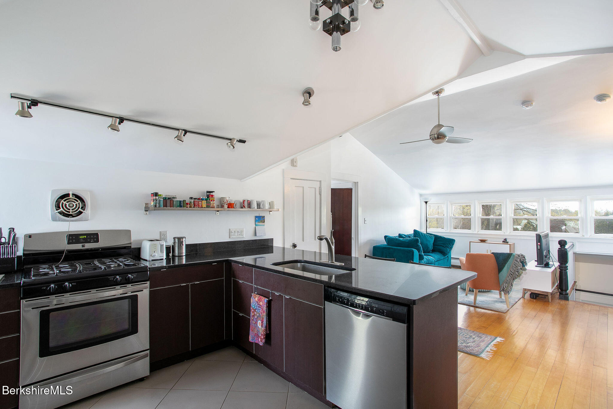 12 Manville St, Great Barrington, Massachusetts image 10