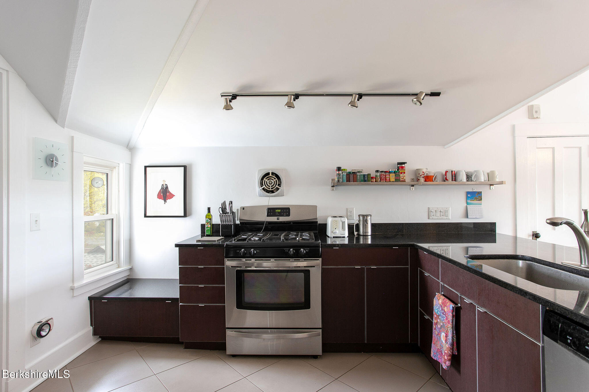 12 Manville St, Great Barrington, Massachusetts image 11