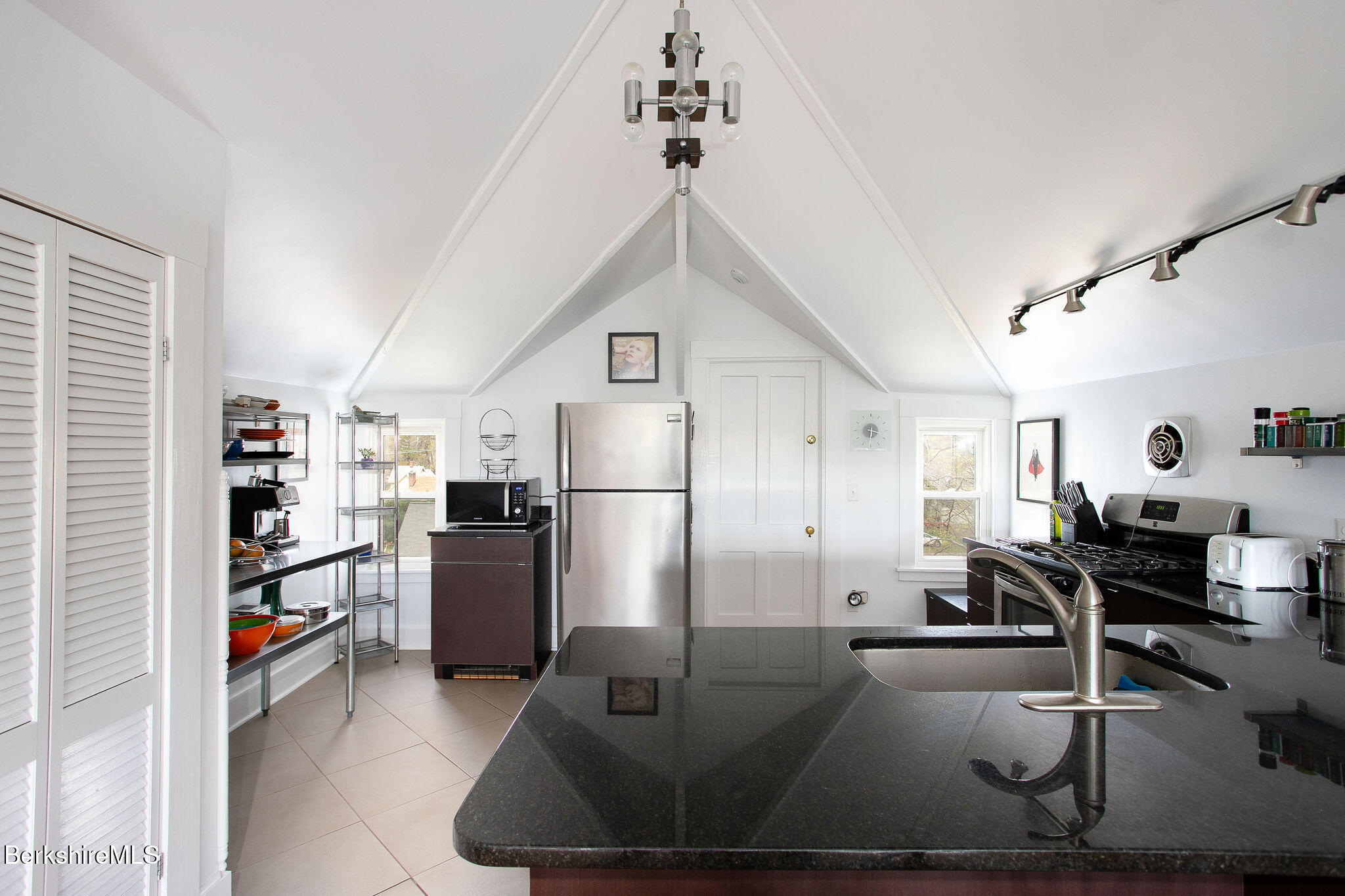 12 Manville St, Great Barrington, Massachusetts image 8