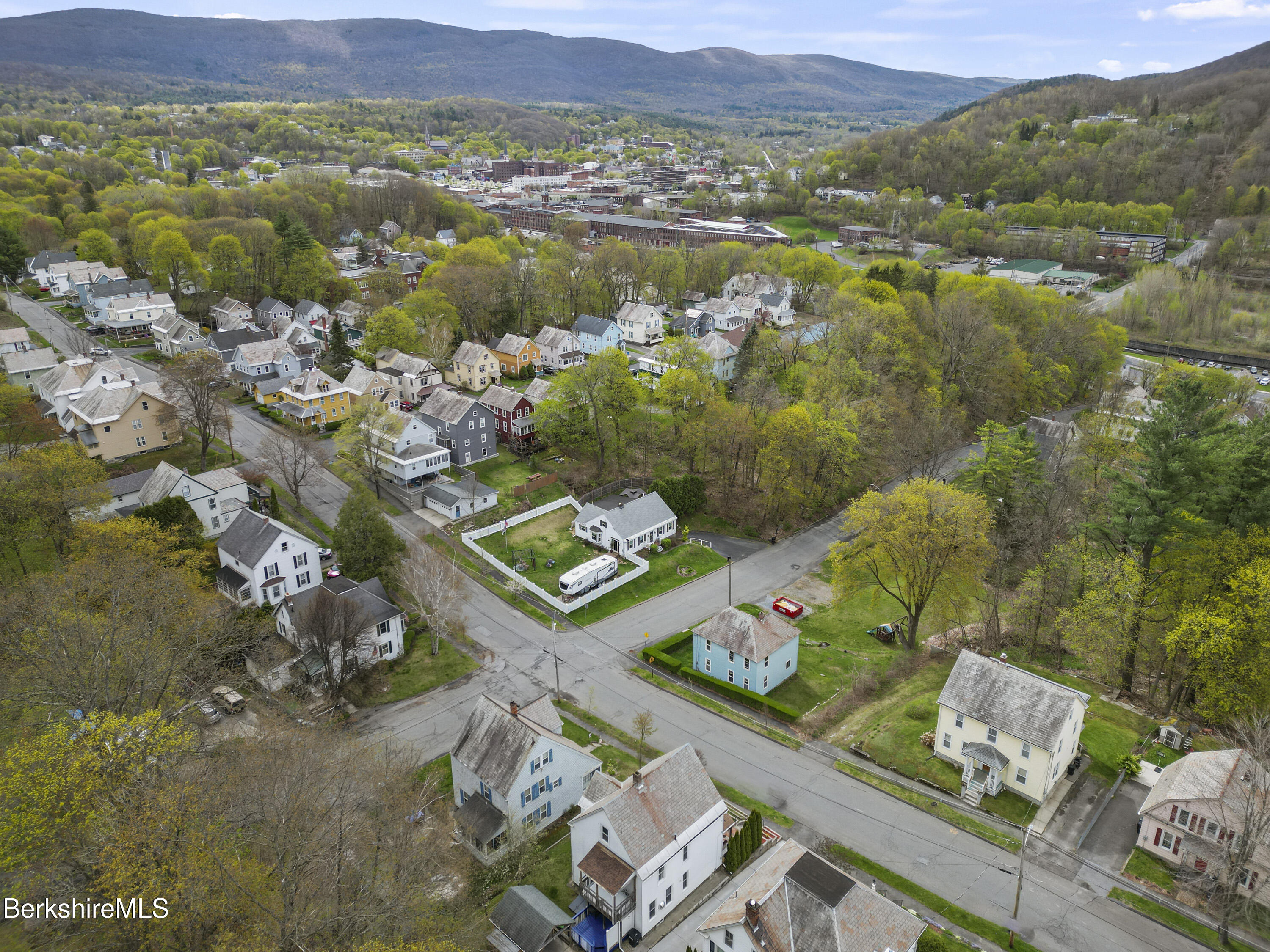 209 North St, North Adams, Massachusetts image 9