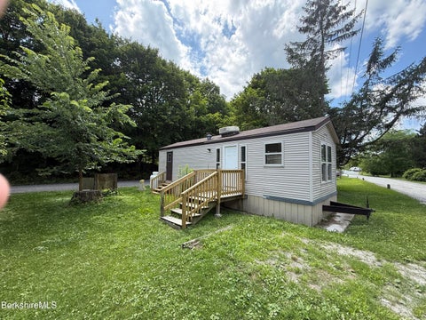 Mobile Home For Sale - 3 Jennifer Ln<br/> West Stockbridge, MA 01266