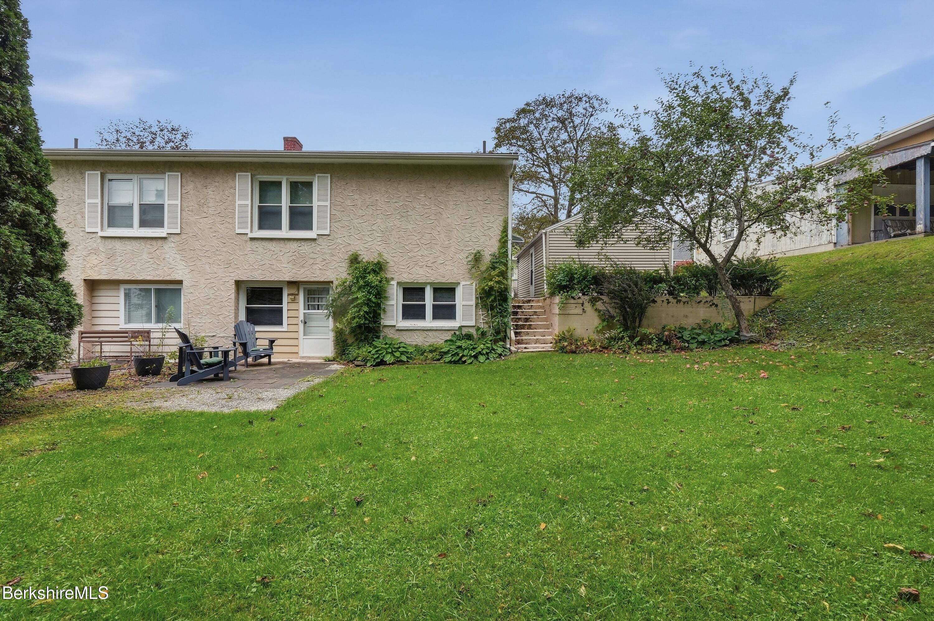 3 Cedar Ln