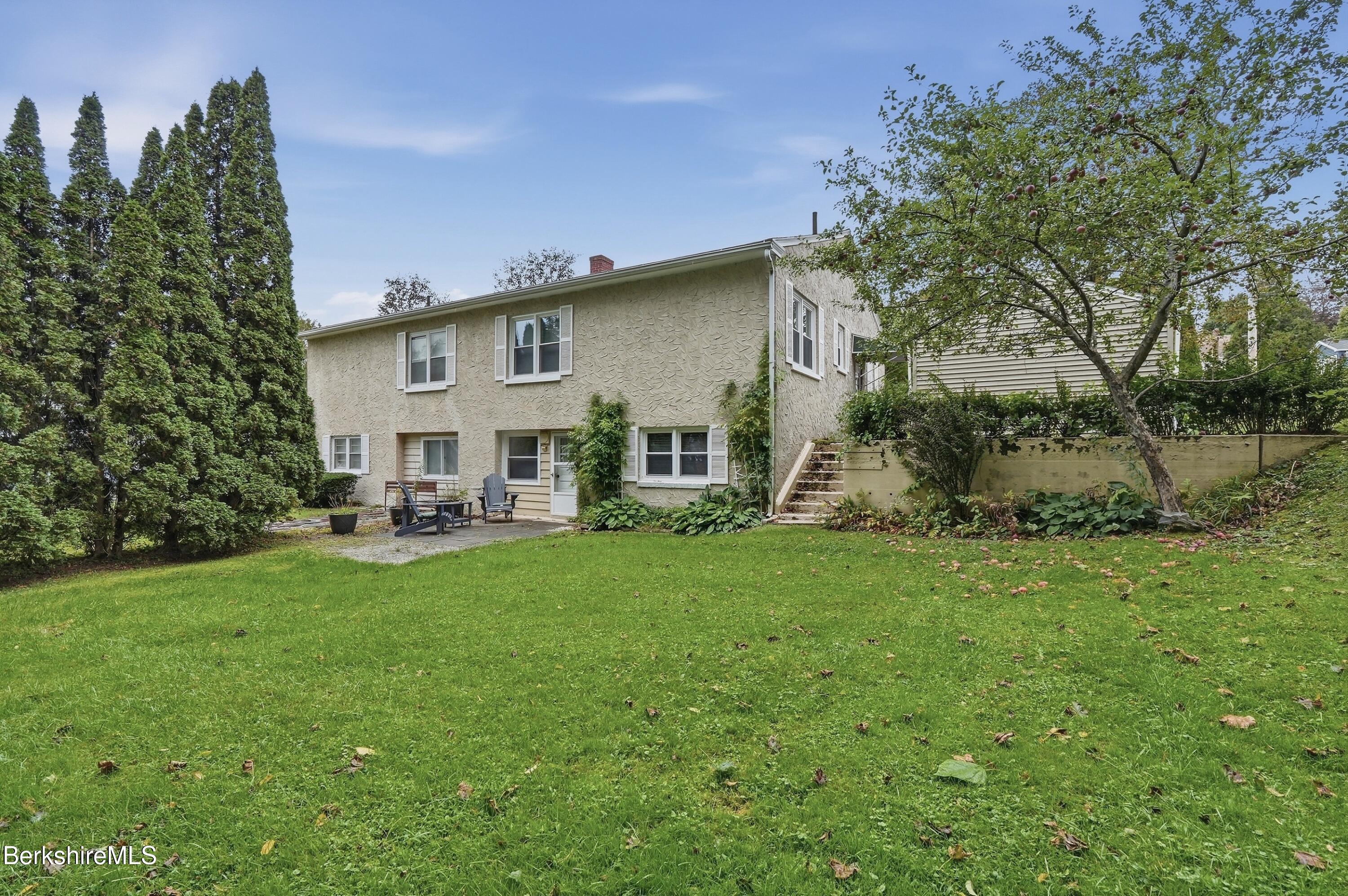 3 Cedar Ln