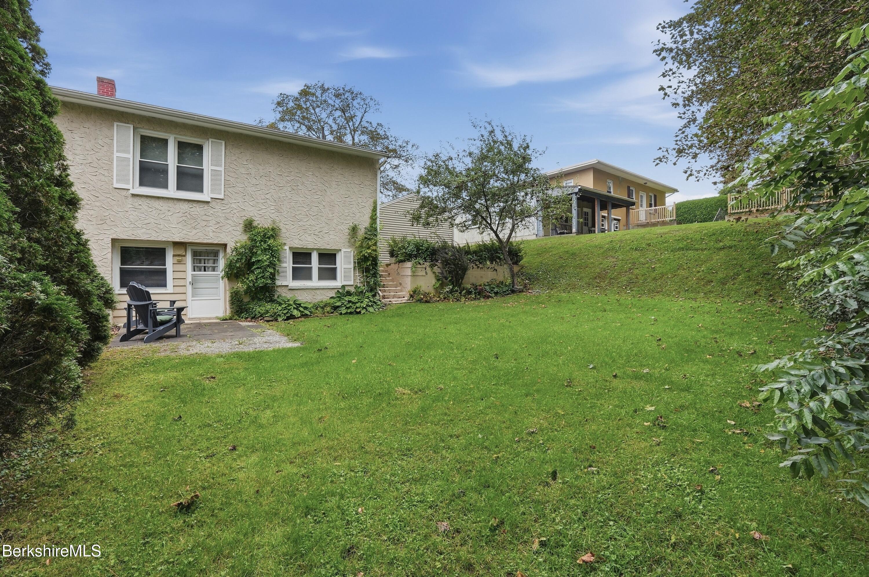 3 Cedar Ln