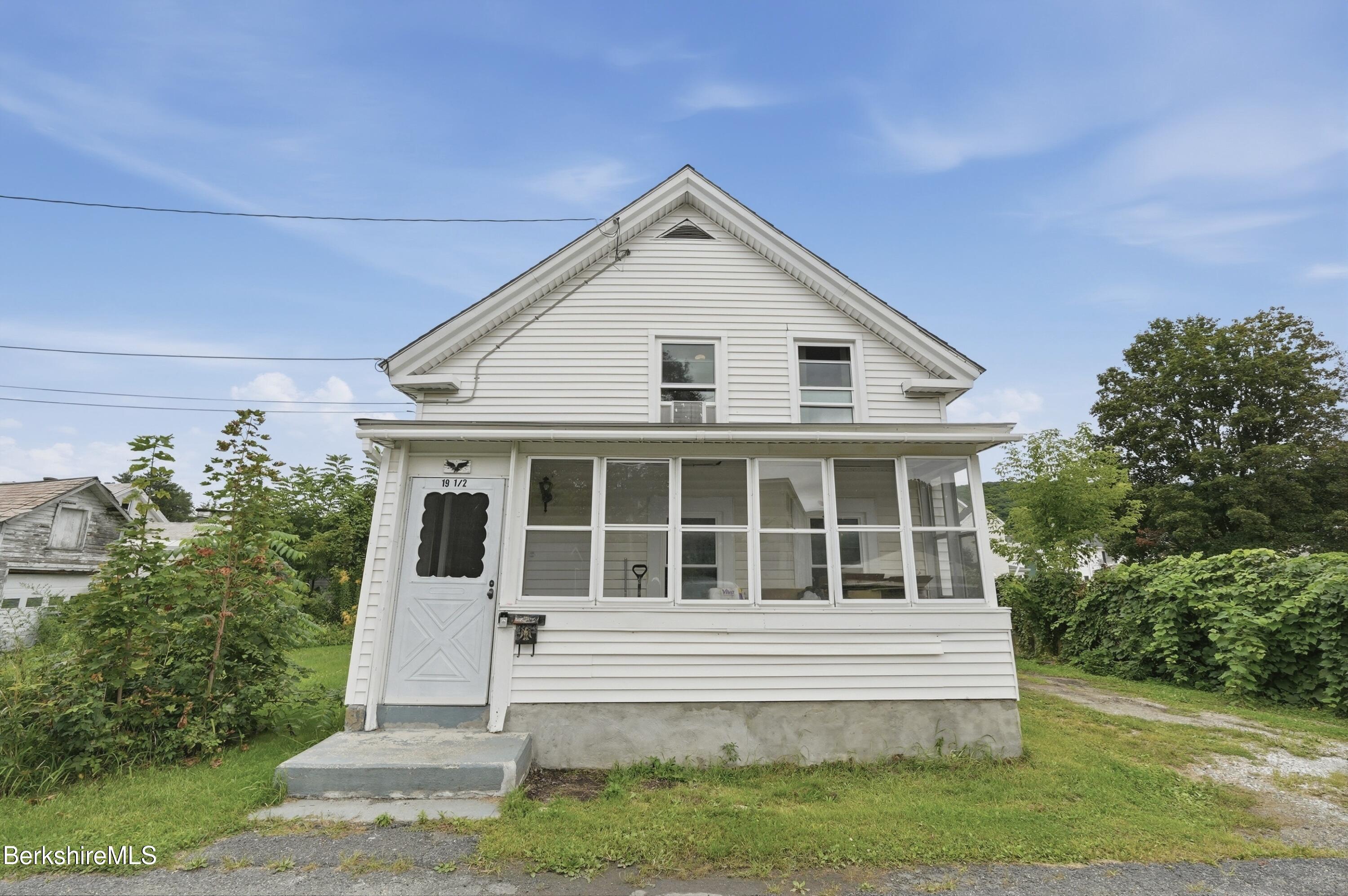 19 1/2 Spring St