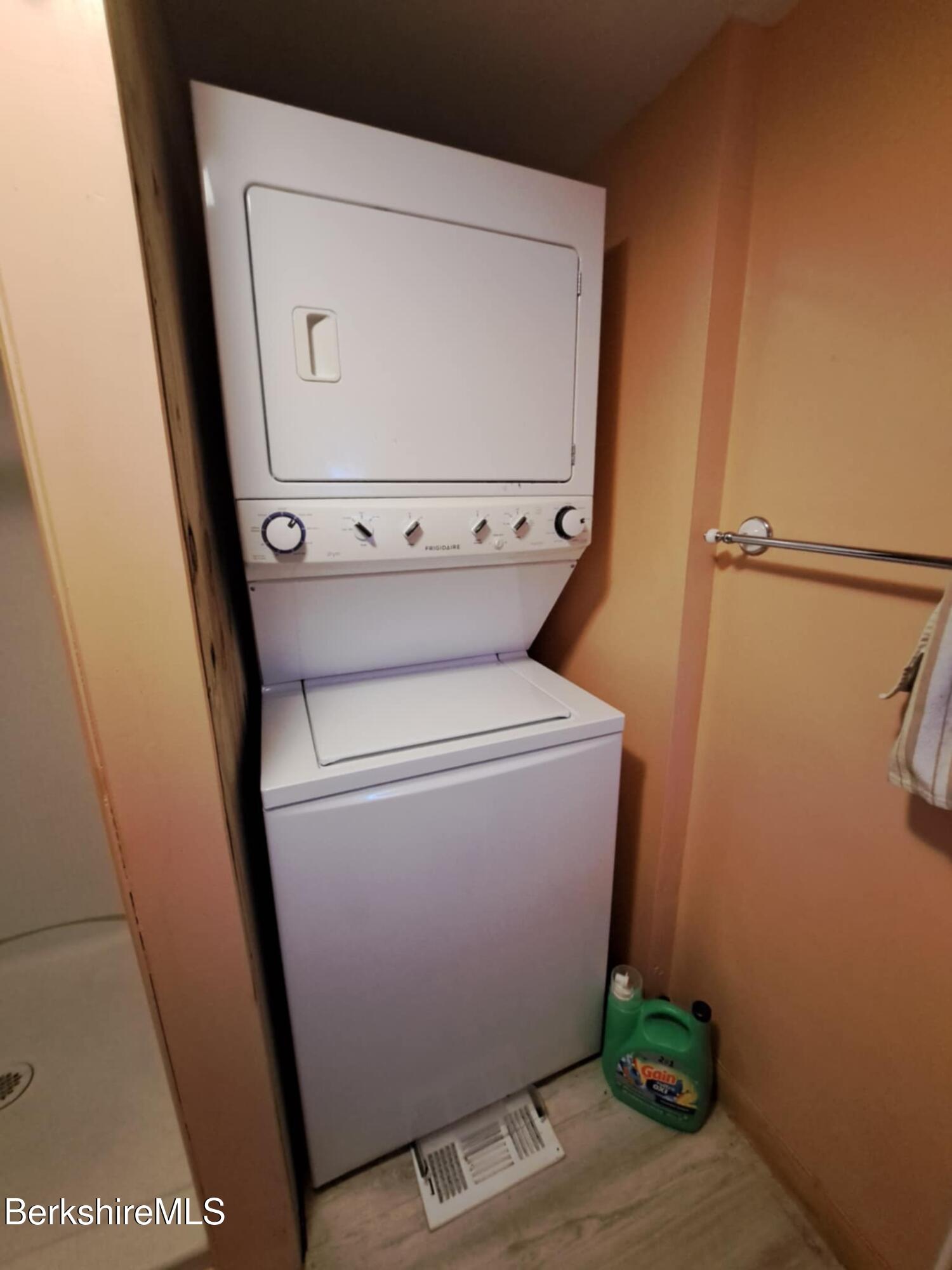 11 Pinnacle Dr, Adams, Massachusetts image 16