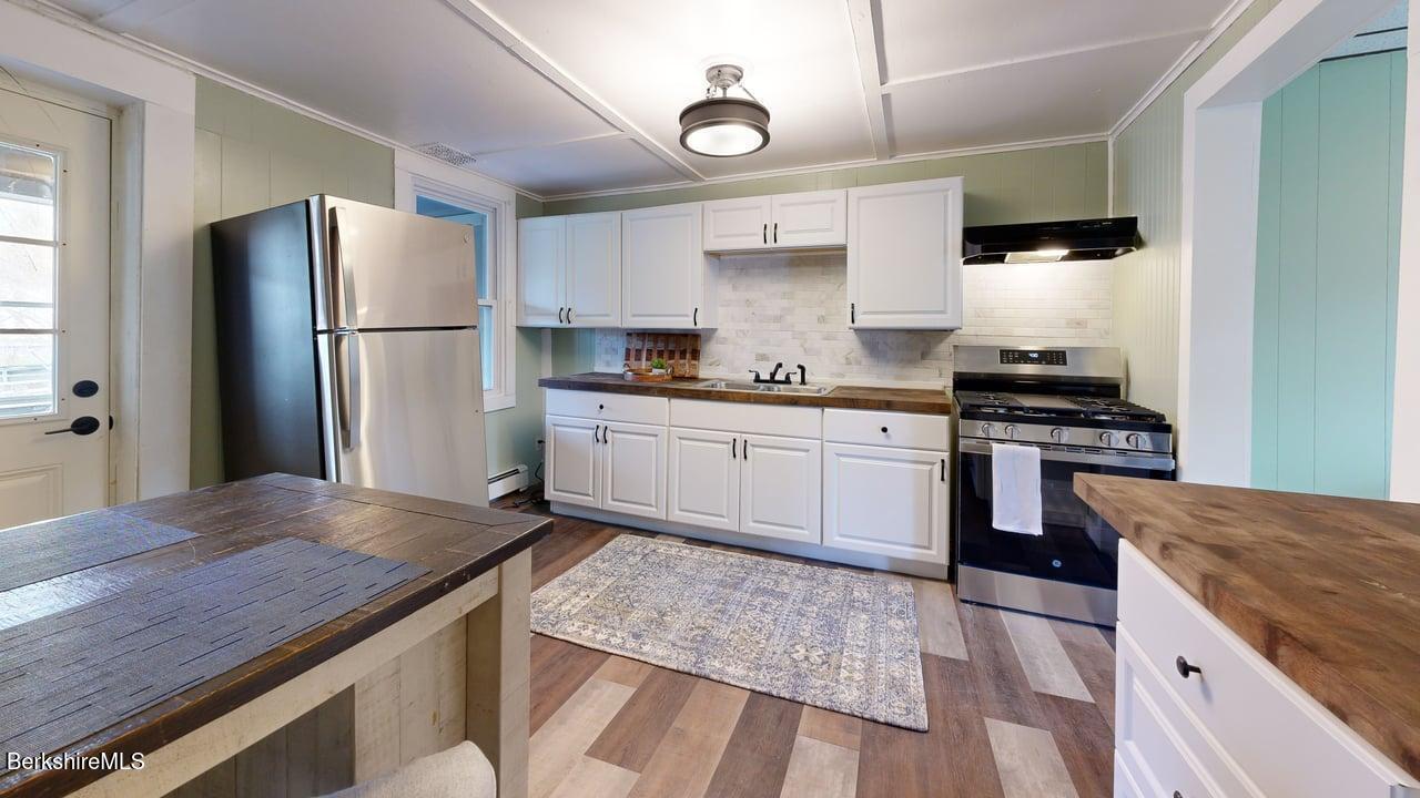 208 Columbia St, Adams, Massachusetts image 7