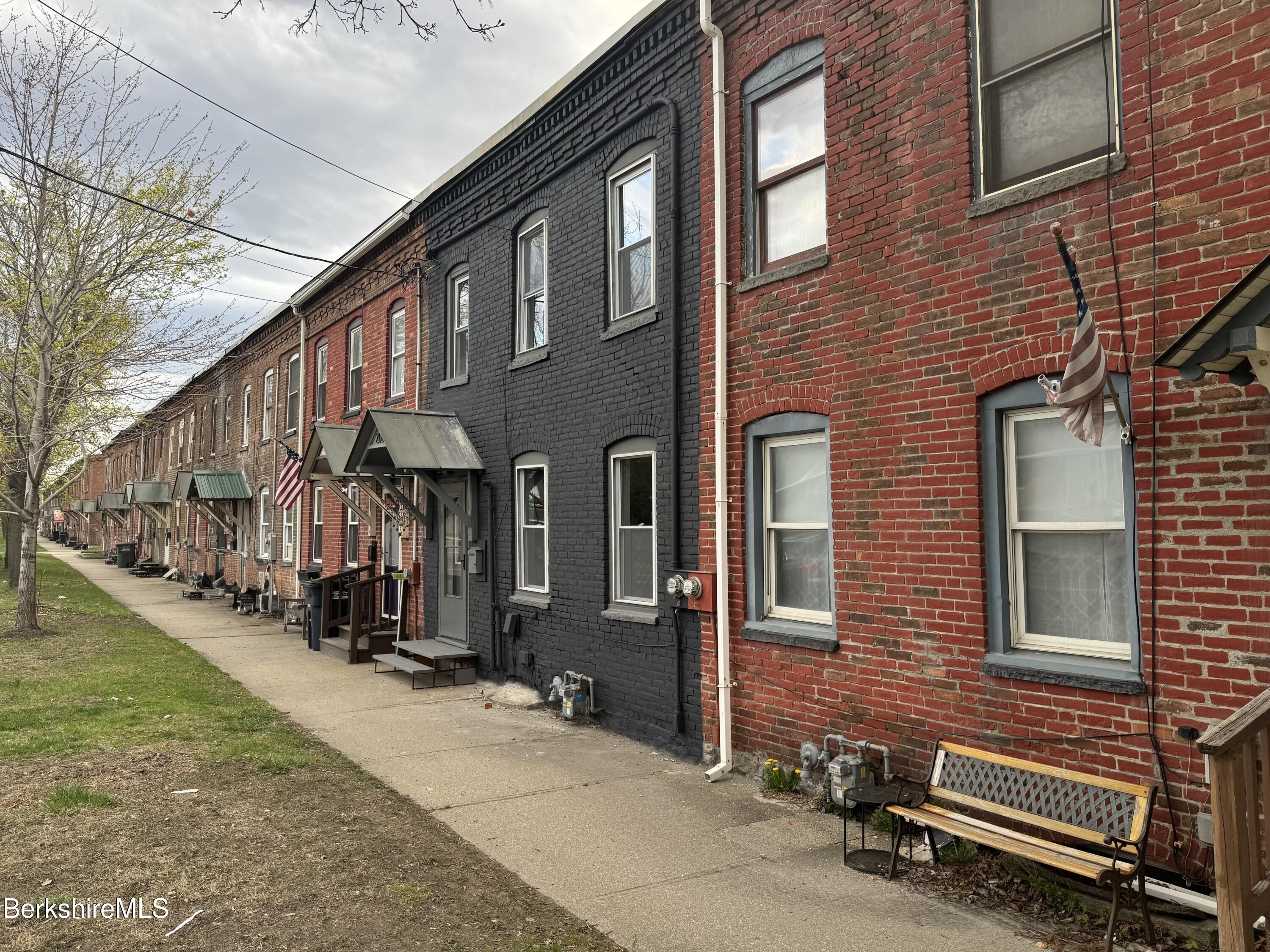 208 Columbia St, Adams, Massachusetts image 33