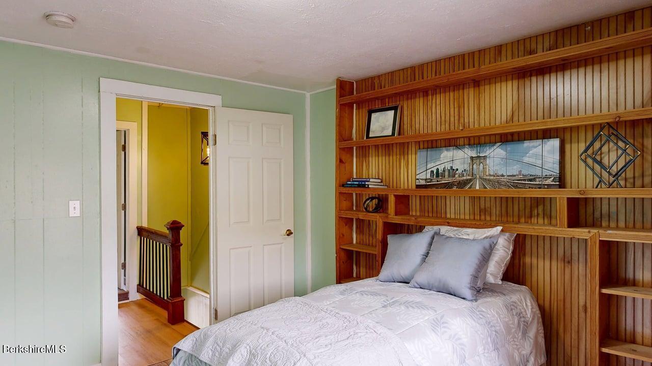 208 Columbia St, Adams, Massachusetts image 28