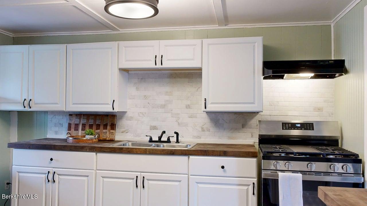 208 Columbia St, Adams, Massachusetts image 11