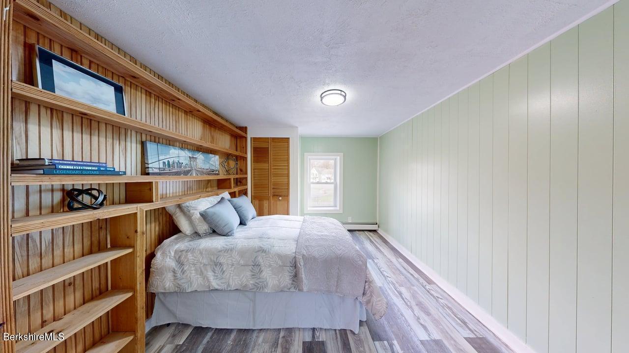208 Columbia St, Adams, Massachusetts image 24